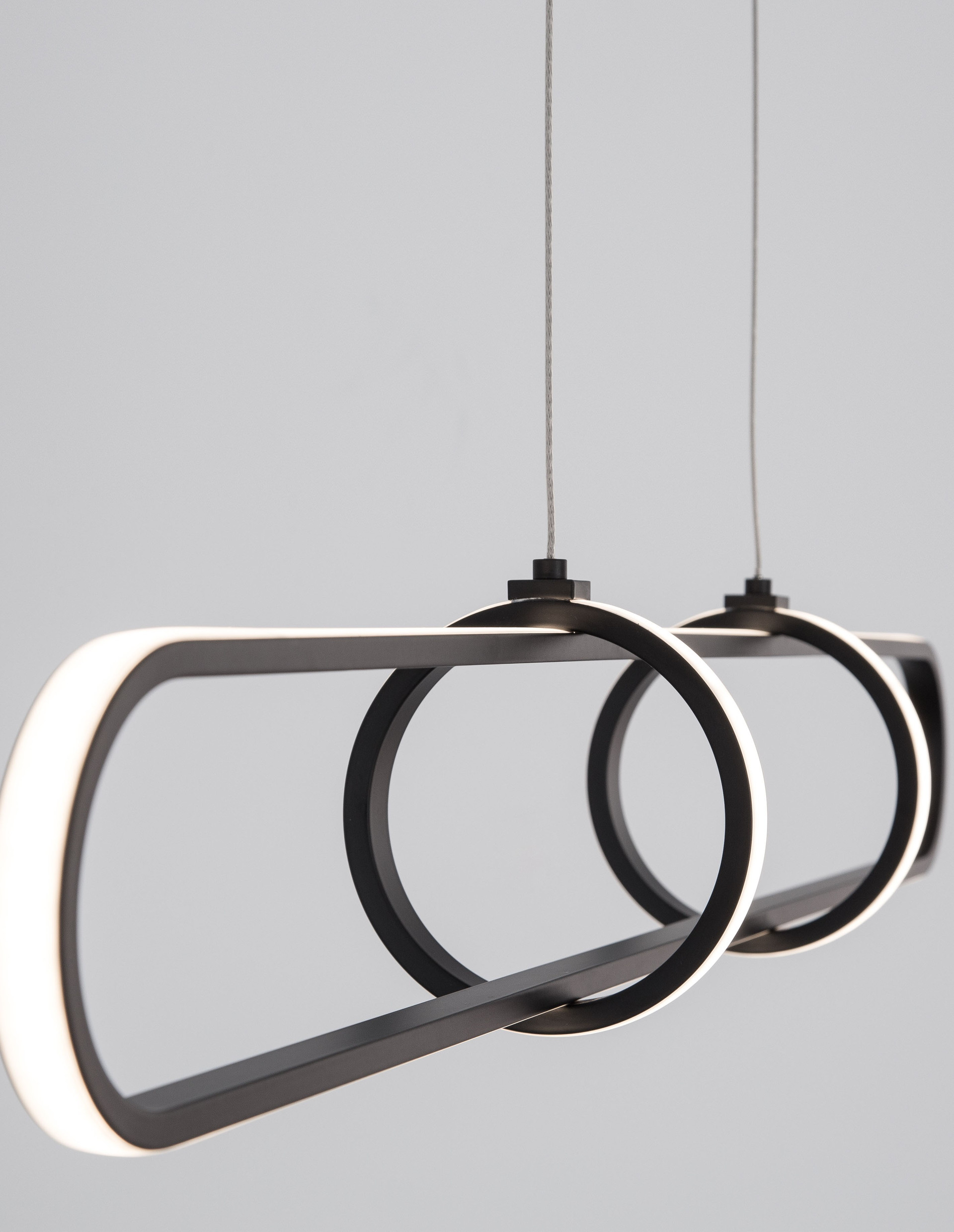 ARTE | L 90 cm | 29 W | 3000 K | 2449 lm | IP20 | Black | Aluminum/Acrylic