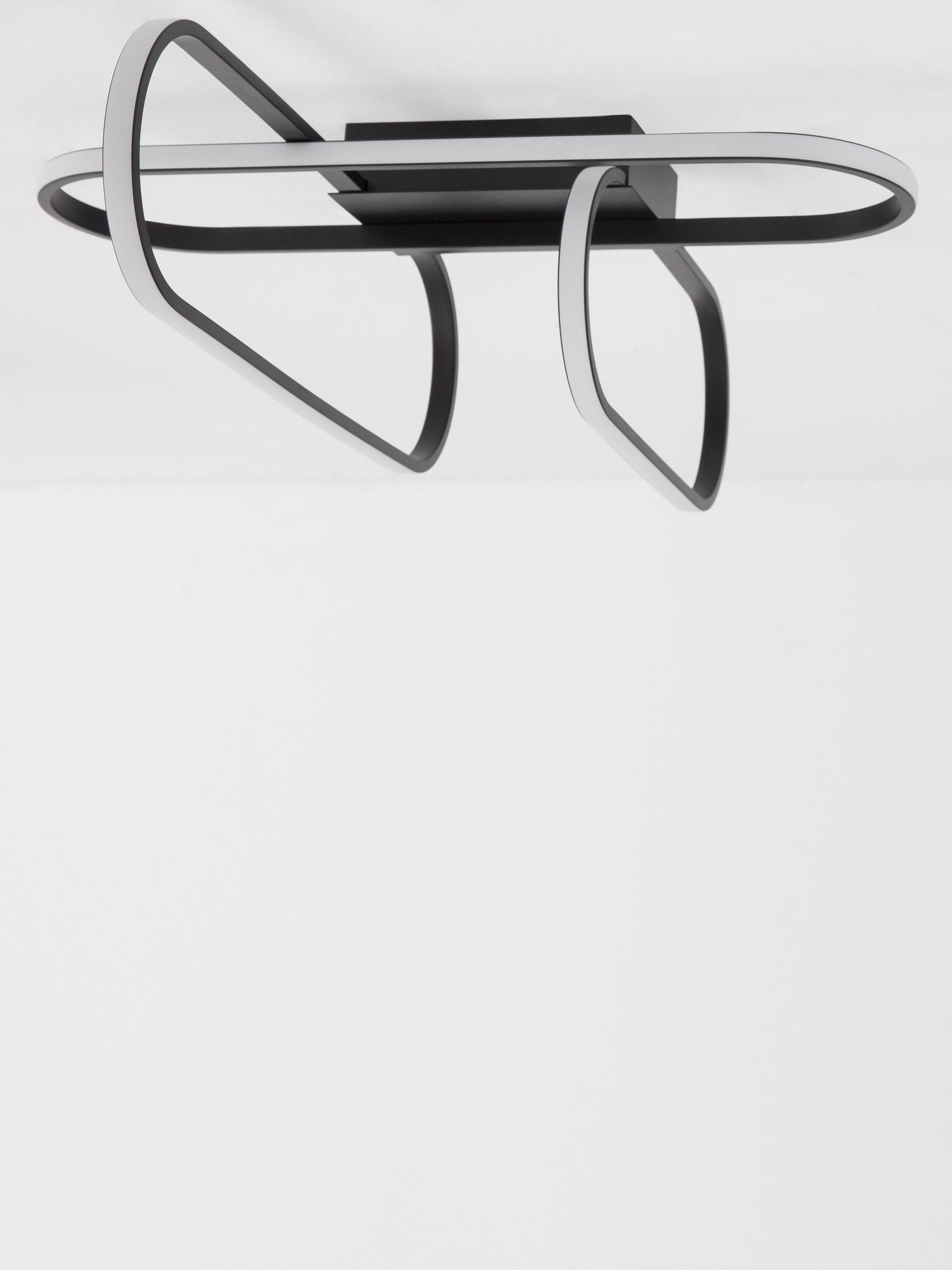 ARTE | L 66 W 53 H 18 cm | 45 W | 3000 K | 1862 lm | IP20 | Black | Aluminum/Acrylic