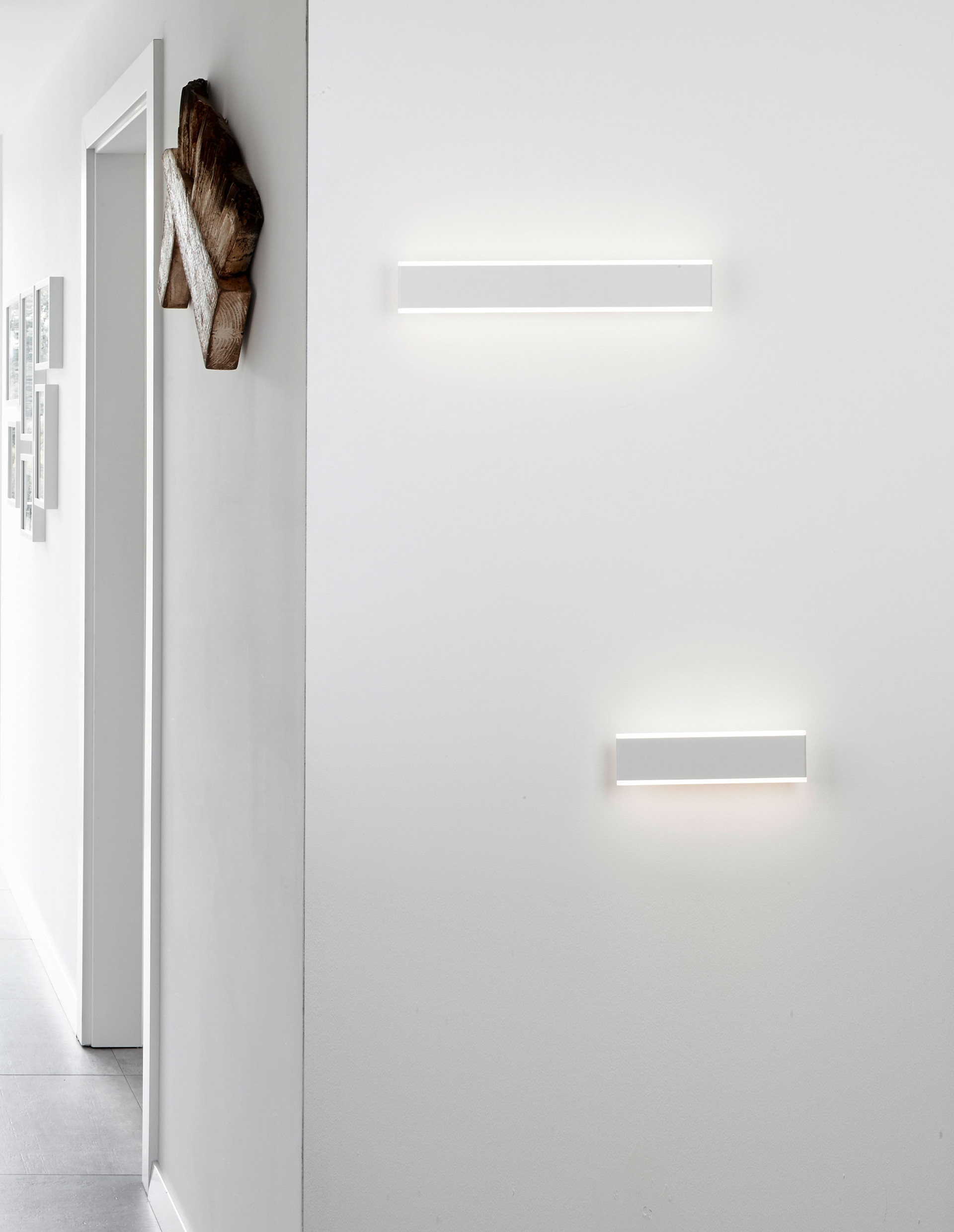 LINE | L 30 W 4.8 H 8 cm | 16 W | 3000 K | 1056 lm | IP20 | Blanc | Aluminium/Acrylique