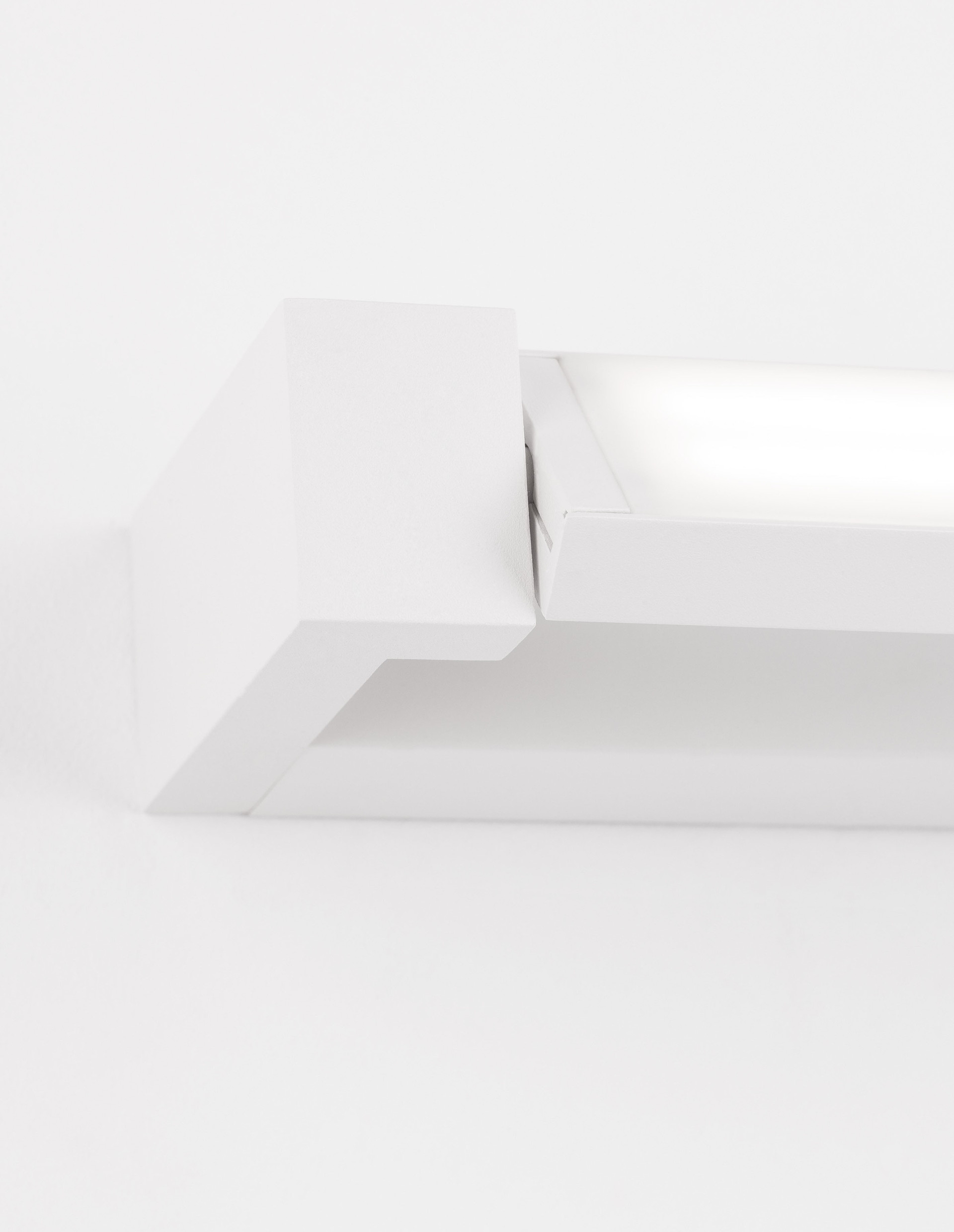 LINE | L 40 W 9 H 4.2 cm | 12 W | 3000 K | 901 lm | IP20 | Λευκό | Αλουμίνιο/Ακρυλικό