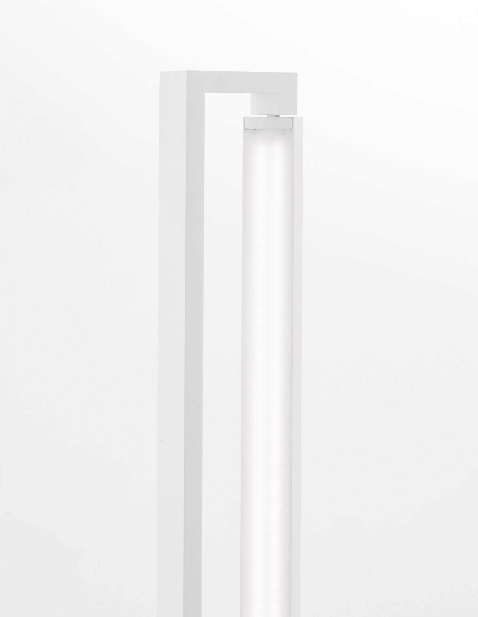 LINE | L 24 W 19 H 161 cm | 27 W | 3000 K | 1820 lm | IP20 | Λευκό | Αλουμίνιο/Ακρυλικό