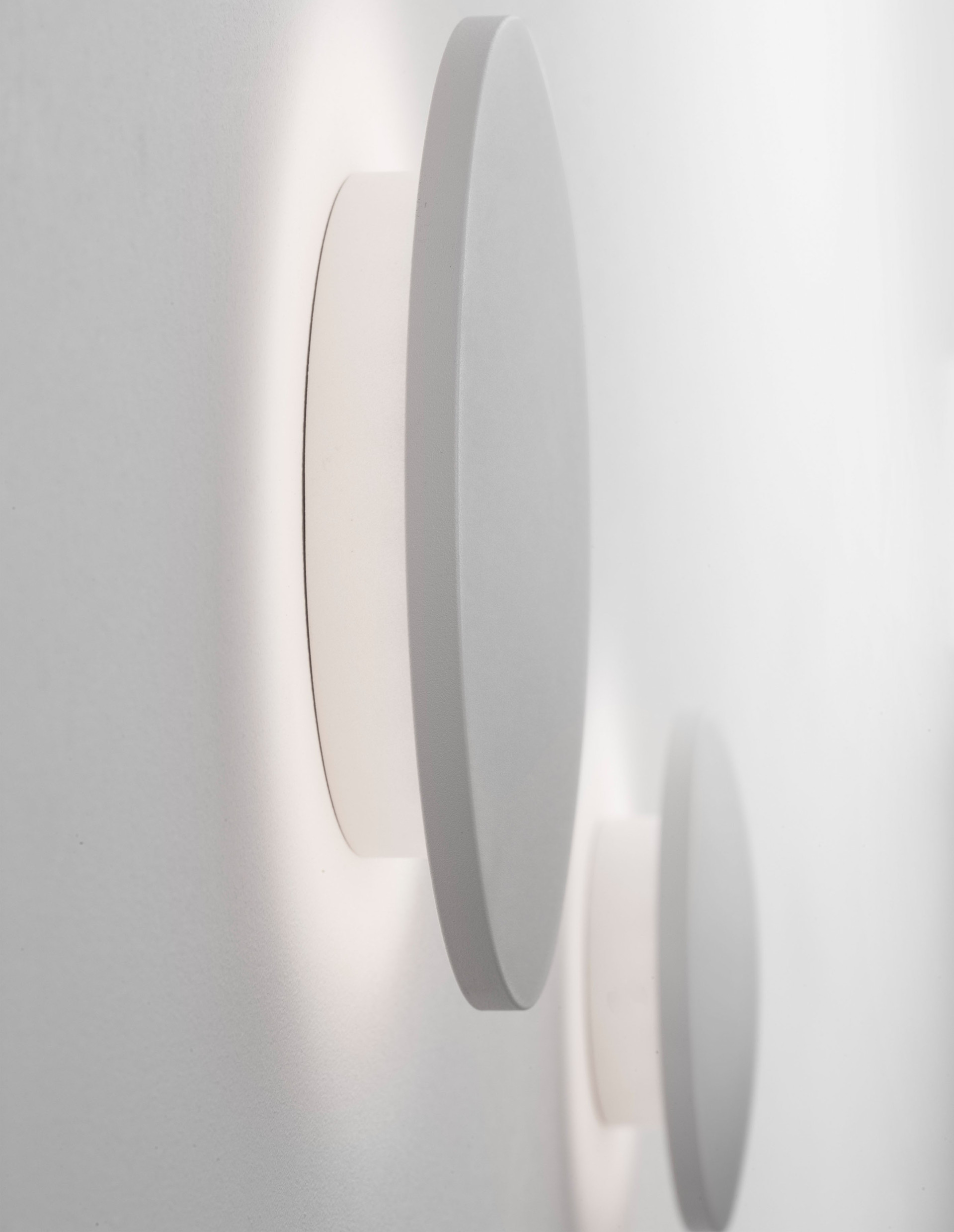 ASTRID | W 4 D 13.5 cm | 6 W | 3000 K | 487 lm | IP20 | White | Aluminum/Metal/Acrylic