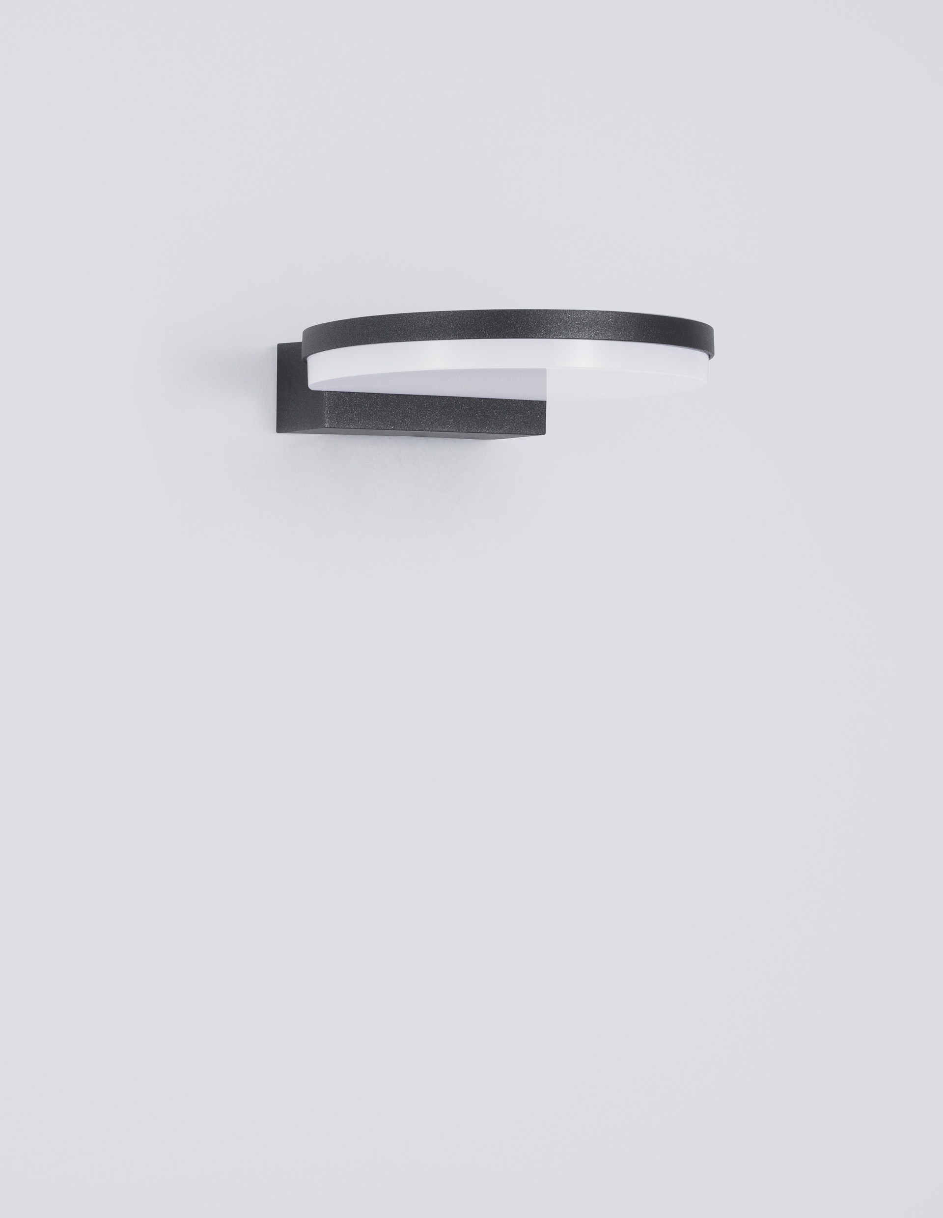 POSEN | L 18 W 19 H 5 cm | 10 W | 3000 K | 873 lm | IP65 | Black | Aluminum