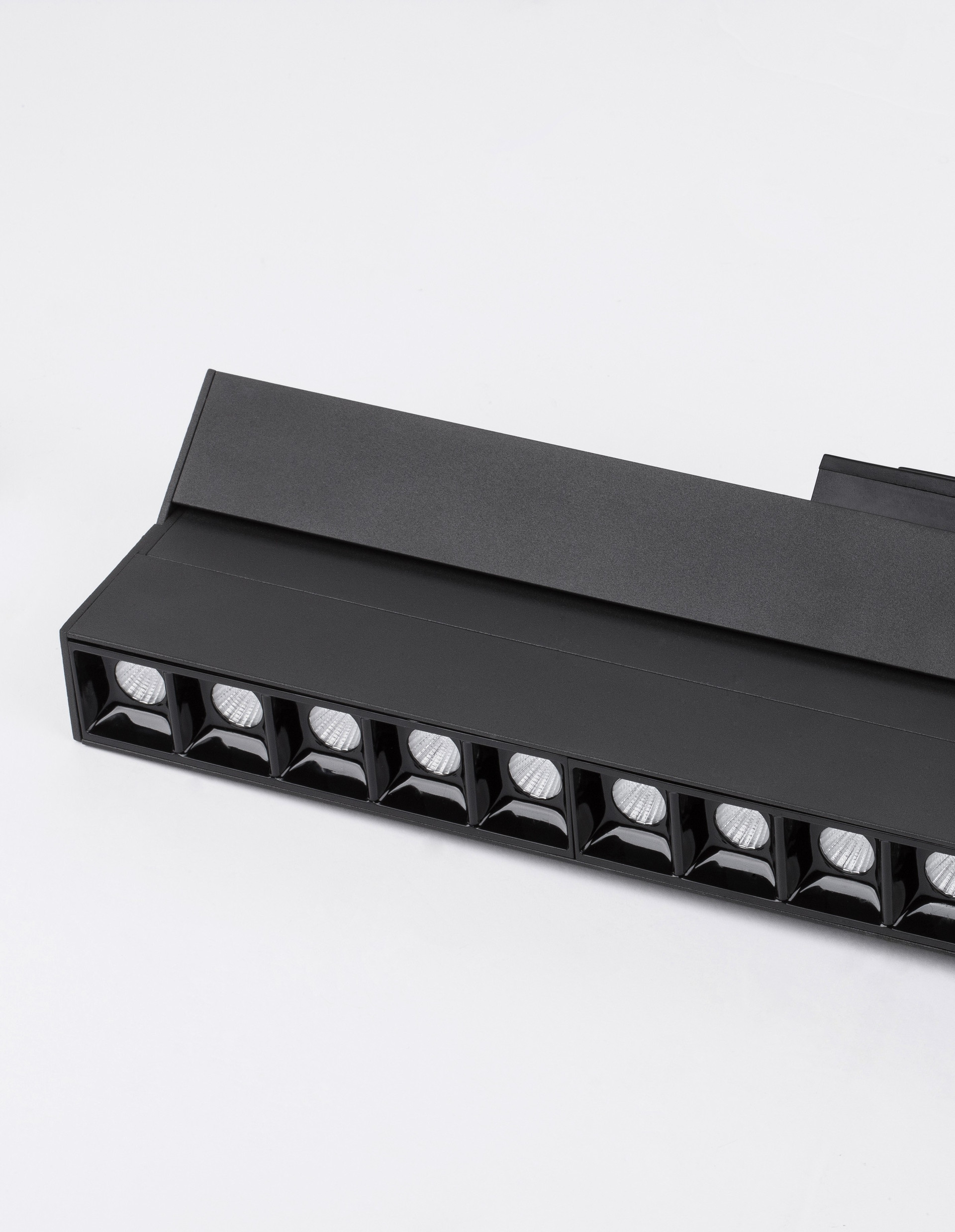 Buxton Magnetic B30-22W-Triac-A35-407x34 thumbnail