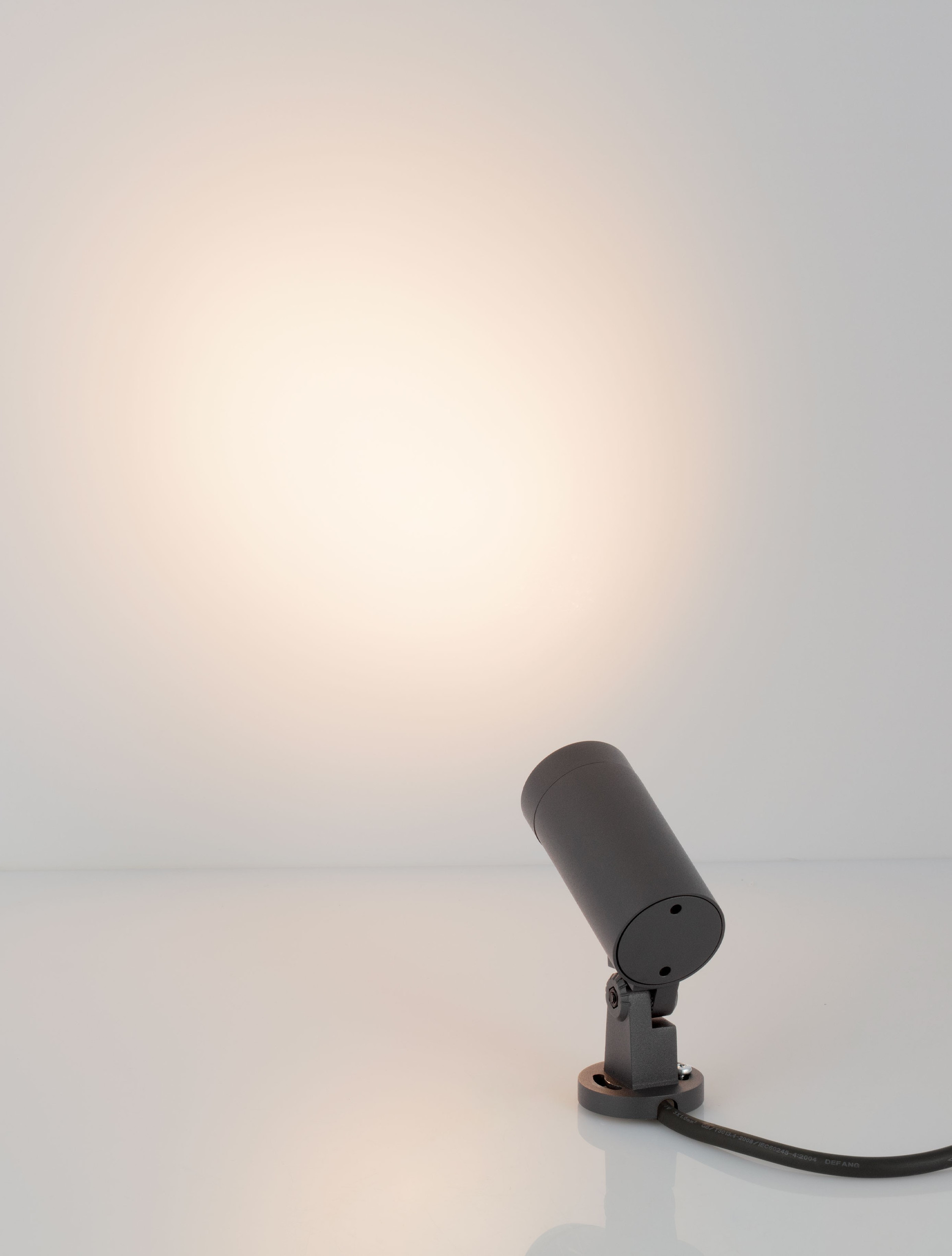 Law InOut B27-5W-A20 | L 10.2 W 4.5 H 9.4 cm | 5 W | 2700 K | 206 lm | IP65 | Black | Aluminum