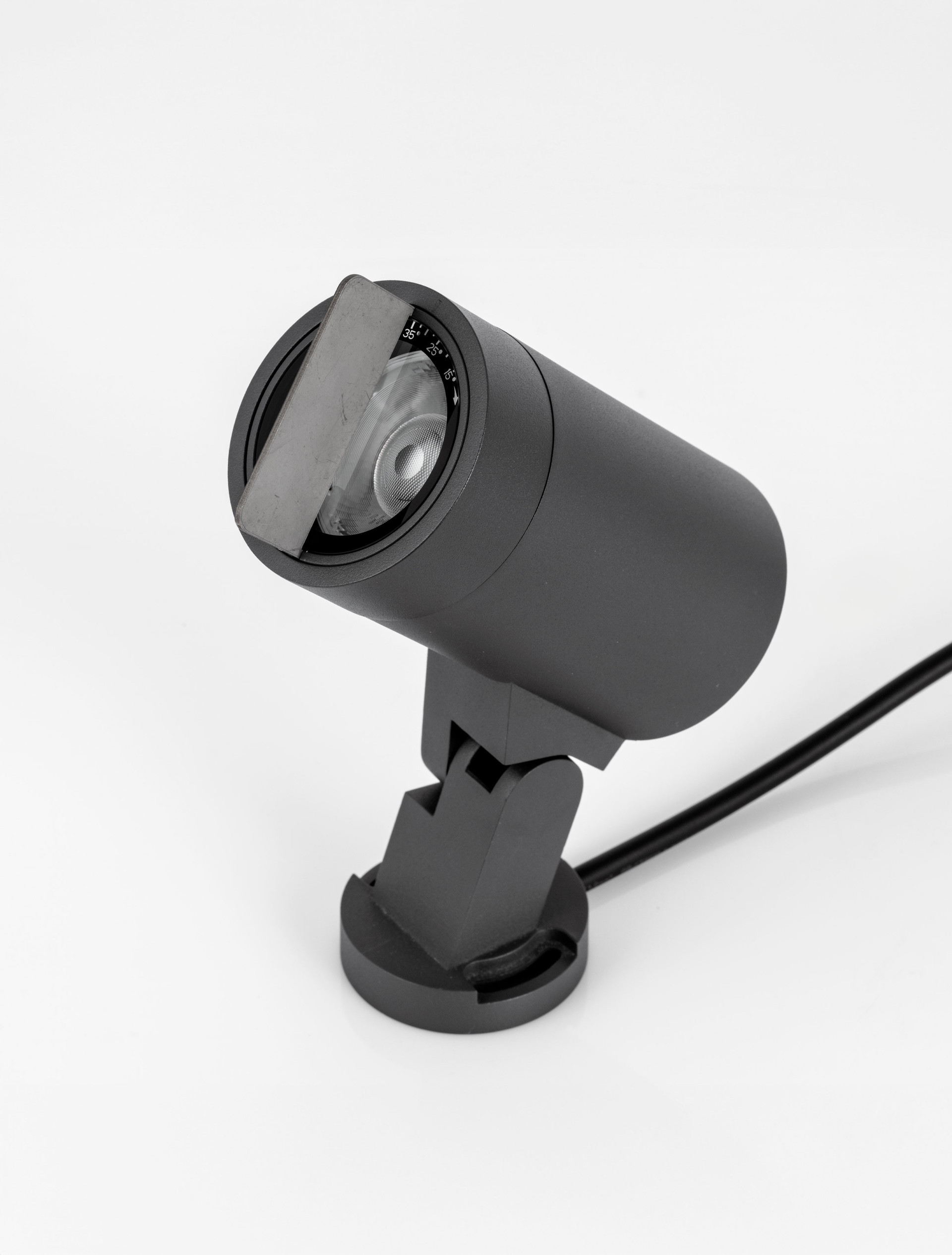 Law InOut B30-10W-A15 | L 14 W 7.6 H 15.3 cm | 10 W | 3000 K | 1037 lm | IP65 | Black | Aluminum