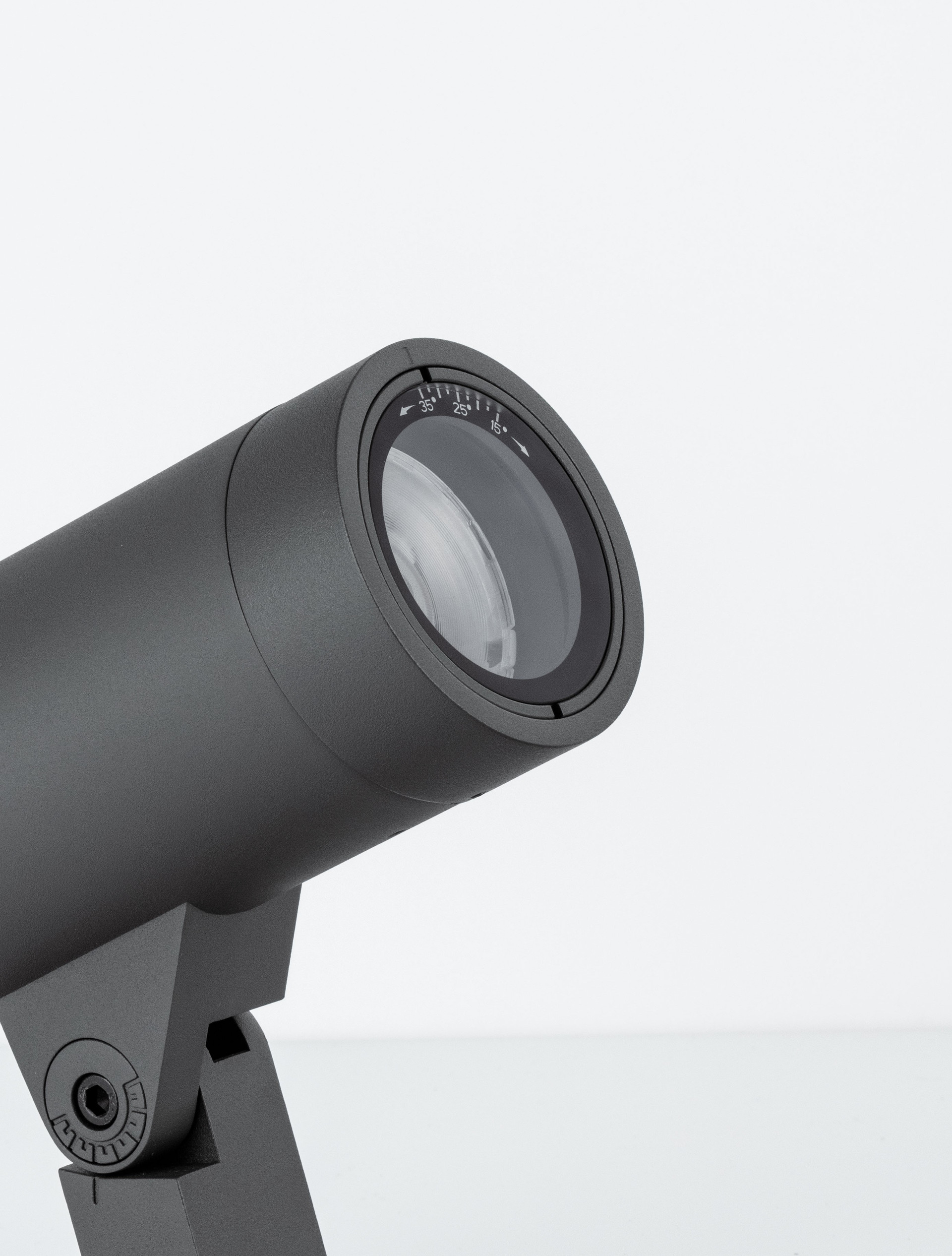 Law InOut B30-10W-A15 | L 14 W 7.6 H 15.3 cm | 10 W | 3000 K | 1037 lm | IP65 | Black | Aluminum