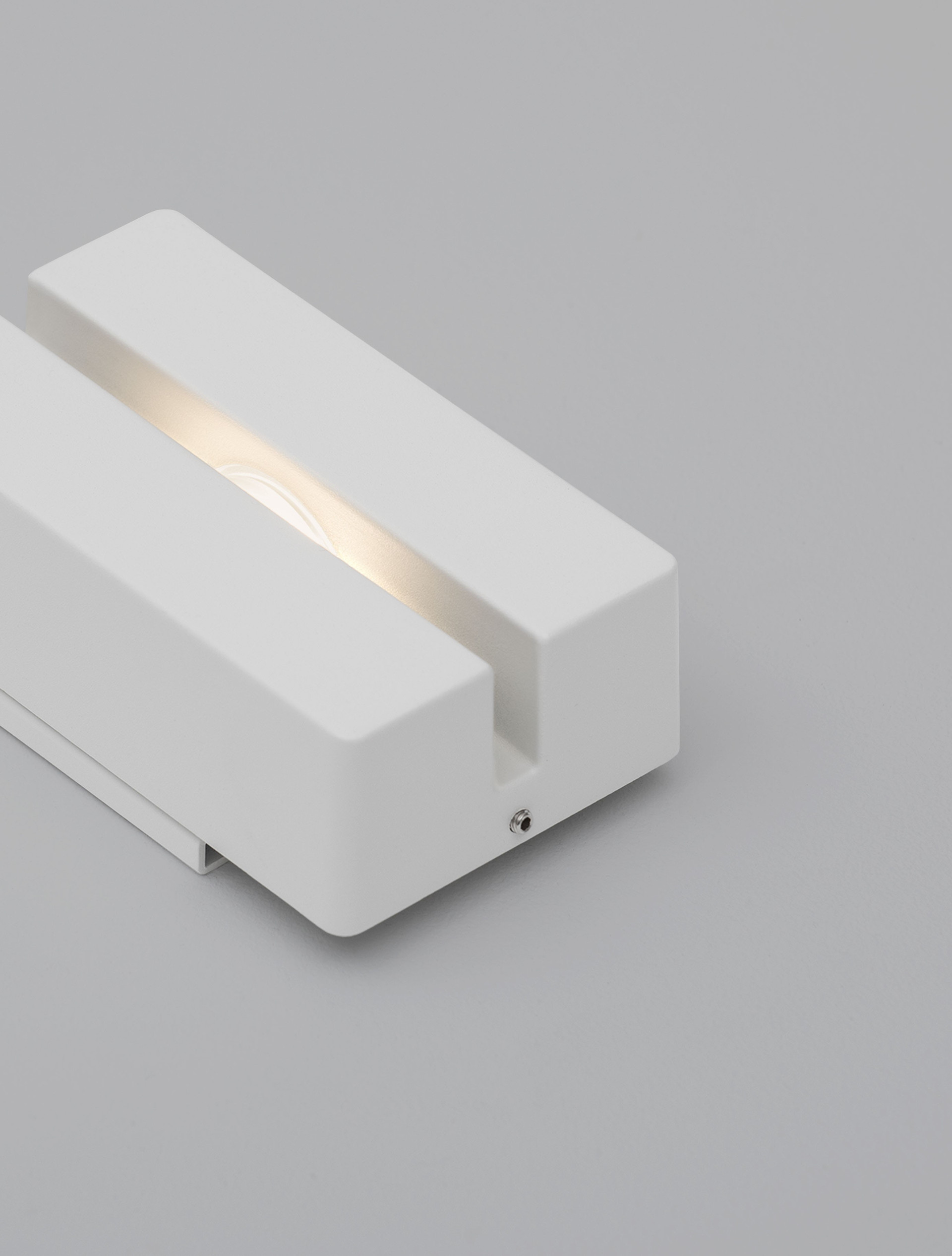 Dio W30-4W | L 15.5 W 4.7 H 8.5 cm | 4 W | 3000 K | 60 lm | IP65 | White | Aluminum