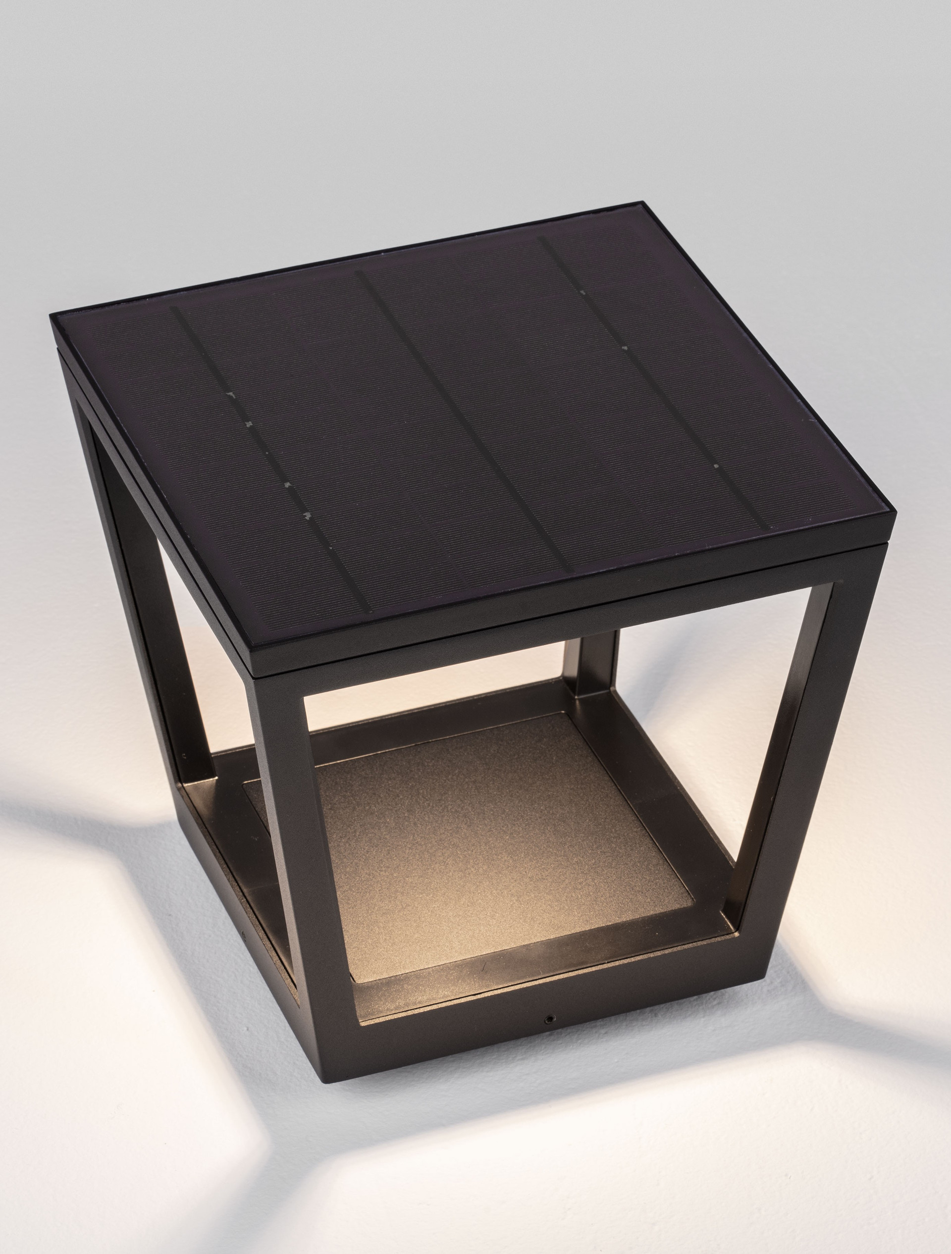 CUPPA | L 24.4 W 24.4 H 23.9 cm | 2 W | 3000 K | 186 lm | IP54 | Black | Aluminum