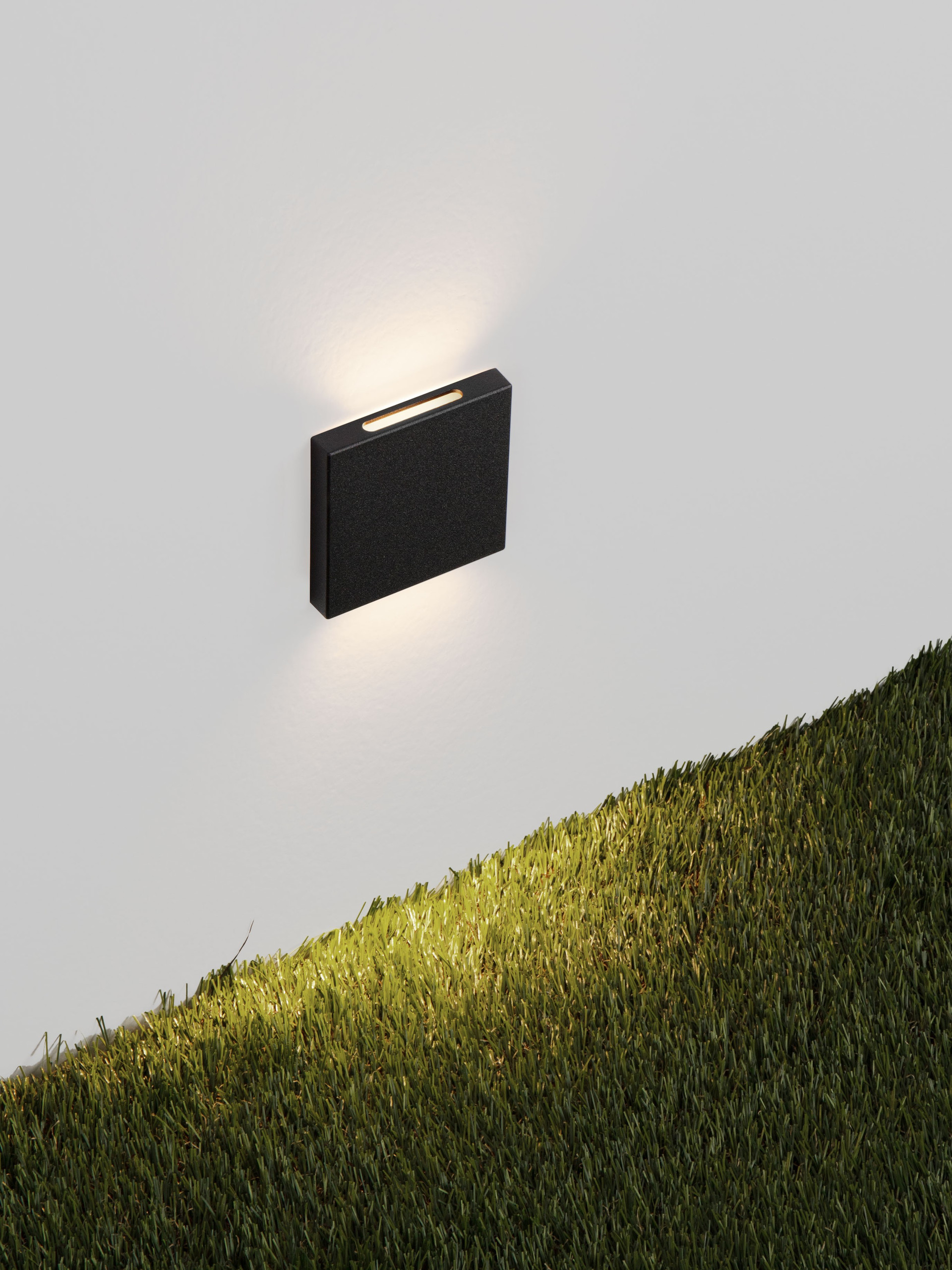 GOZ | L 8 W 5 H 8 cm | 2 W | 3000 K | 36 lm | IP65 | Black | Aluminum