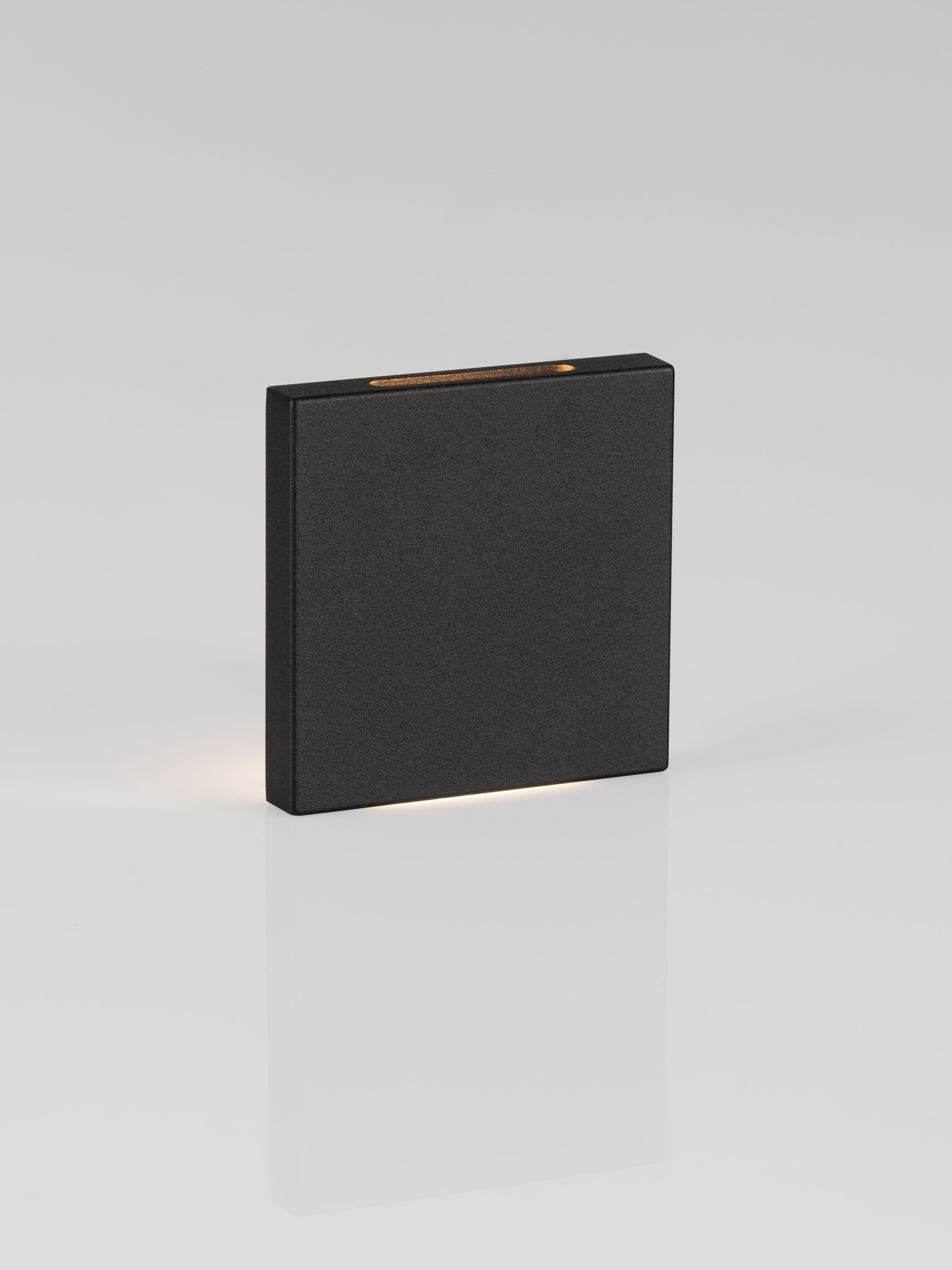 GOZ | L 8 W 5 H 8 cm | 2 W | 3000 K | 36 lm | IP65 | Black | Aluminum