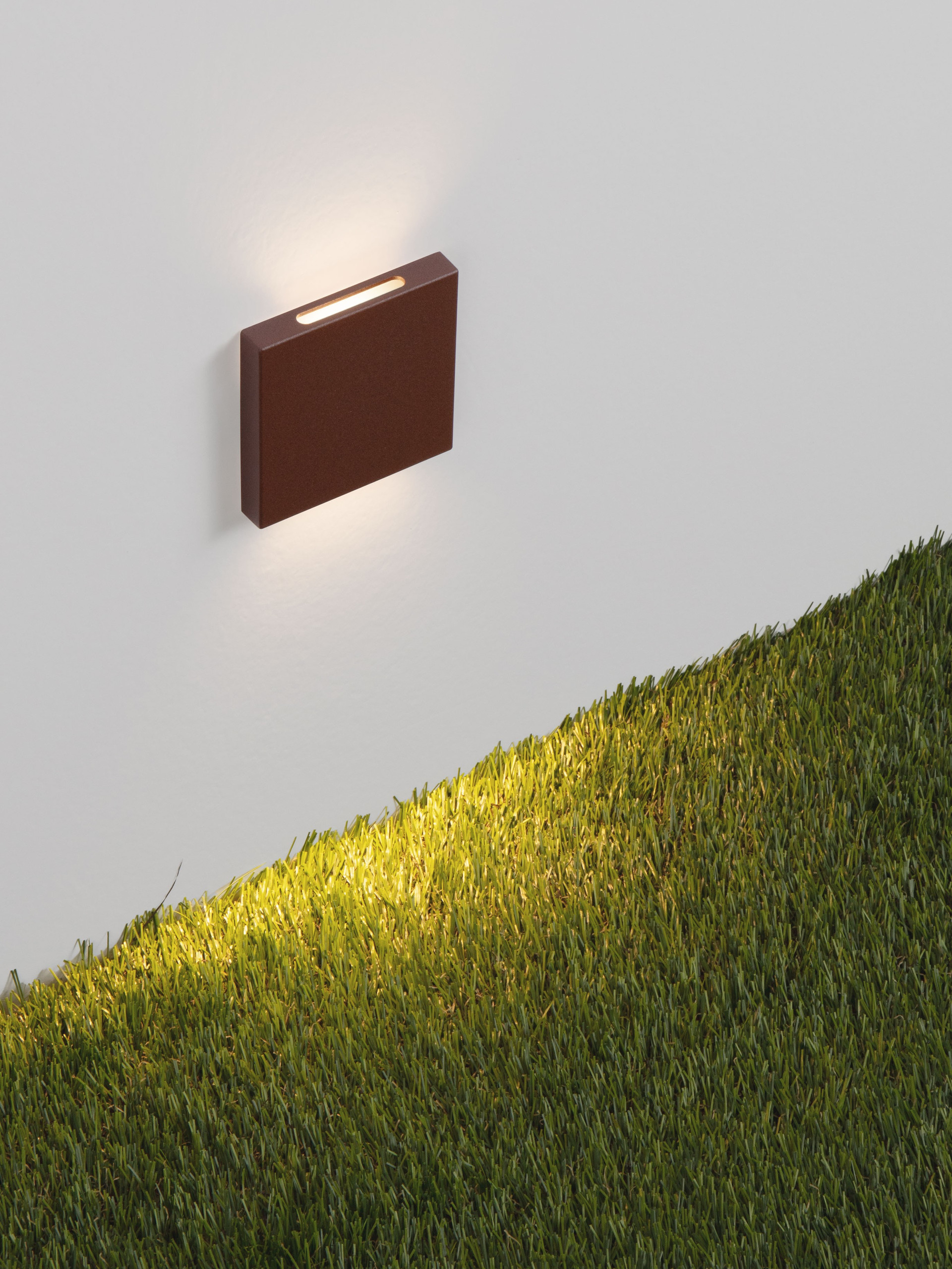 GOZ | L 8 W 5 H 8 cm | 2 W | 3000 K | 36 lm | IP65 | Corten | Aluminum