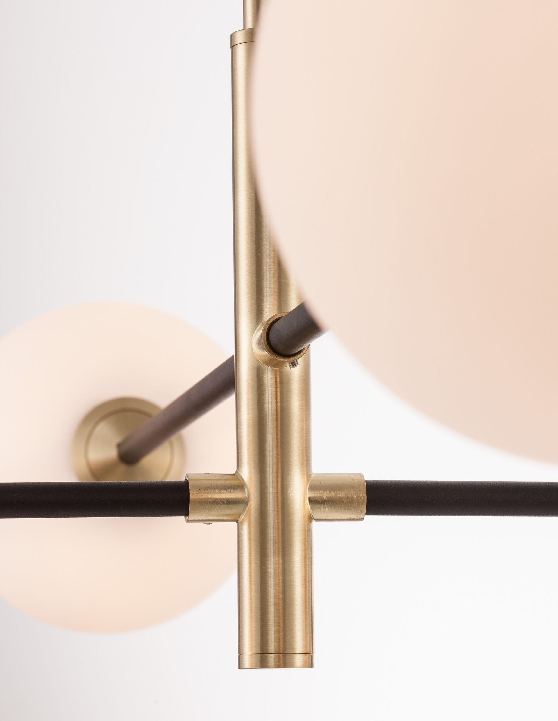 VITRA | L 103 W 85 H 130 cm | 20 W | IP20 | Black/White/Gold | Glass/Metal