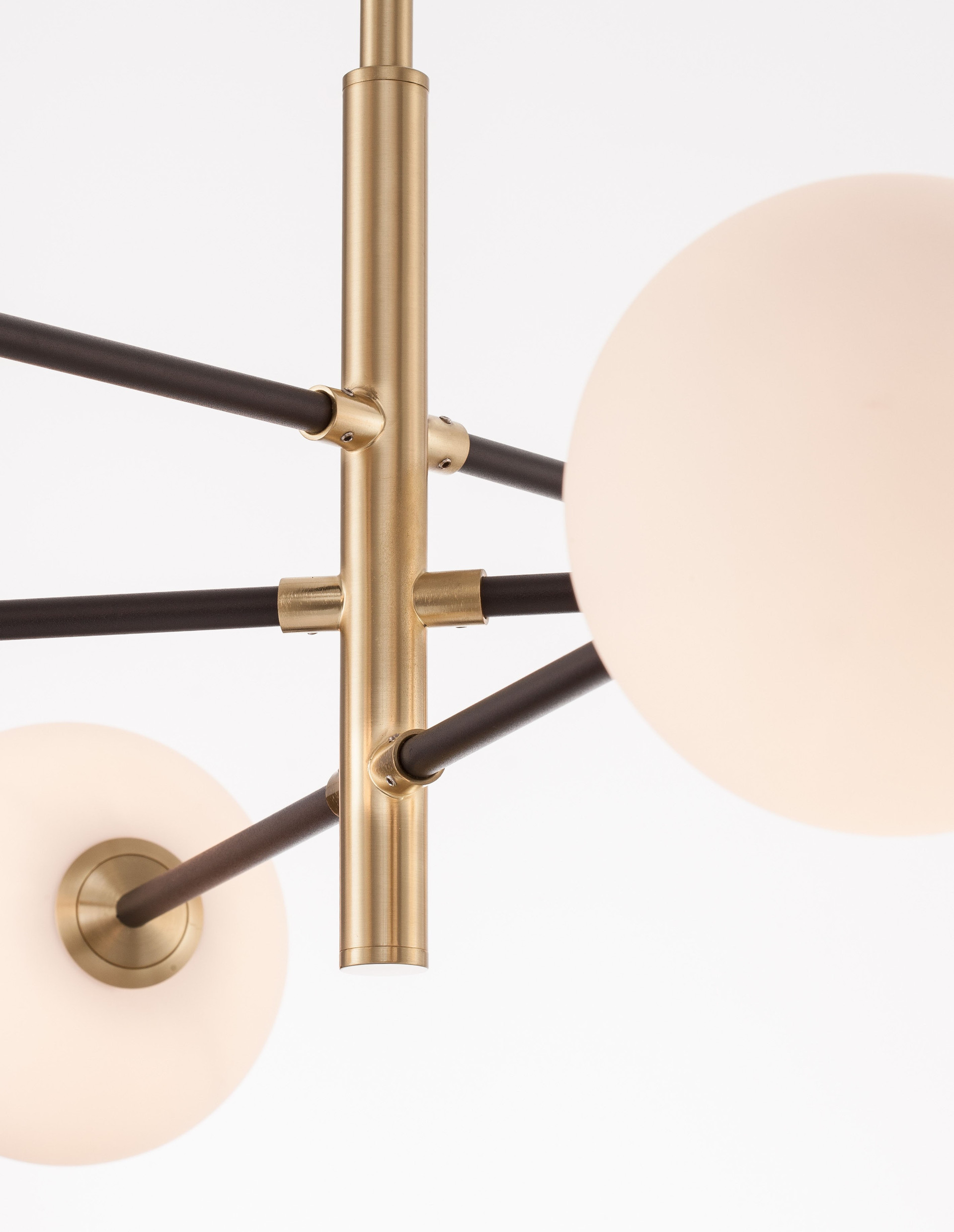 VITRA | L 103 W 75 H 136 cm | 30 W | IP20 | Black/White/Gold | Glass/Metal