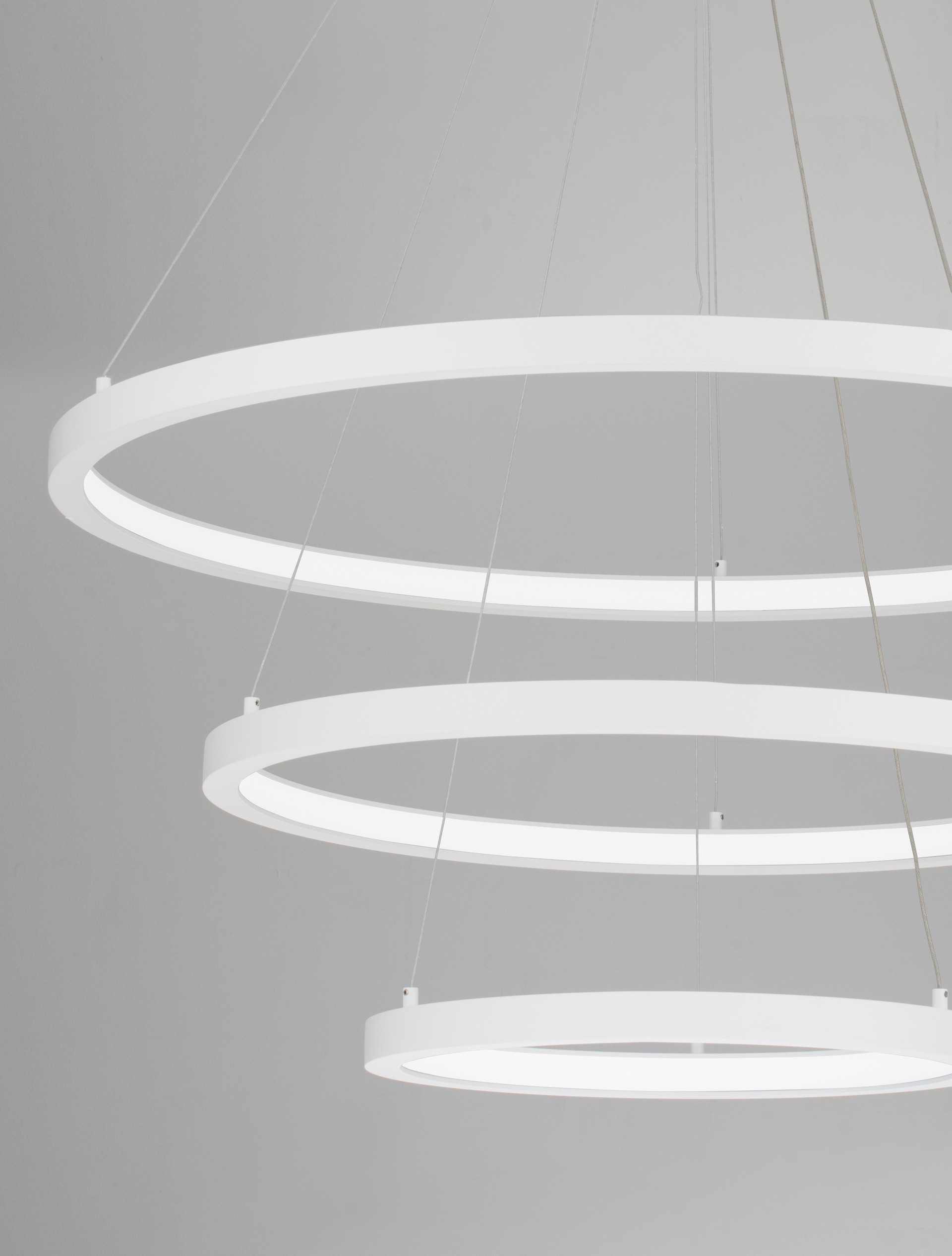 EMPATIA | H 120 D 80 cm | 108 W | 3000 K | 2245 lm | IP20 | White | Aluminum/Acrylic