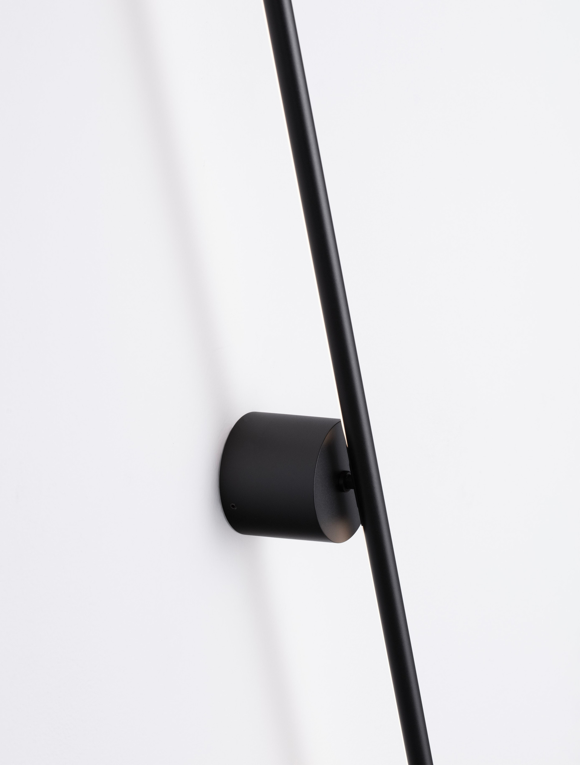 CRETEL | L 90 W 8.3 H 7 cm | 15 W | 3000 K | 372 lm | IP44 | Black | Aluminum