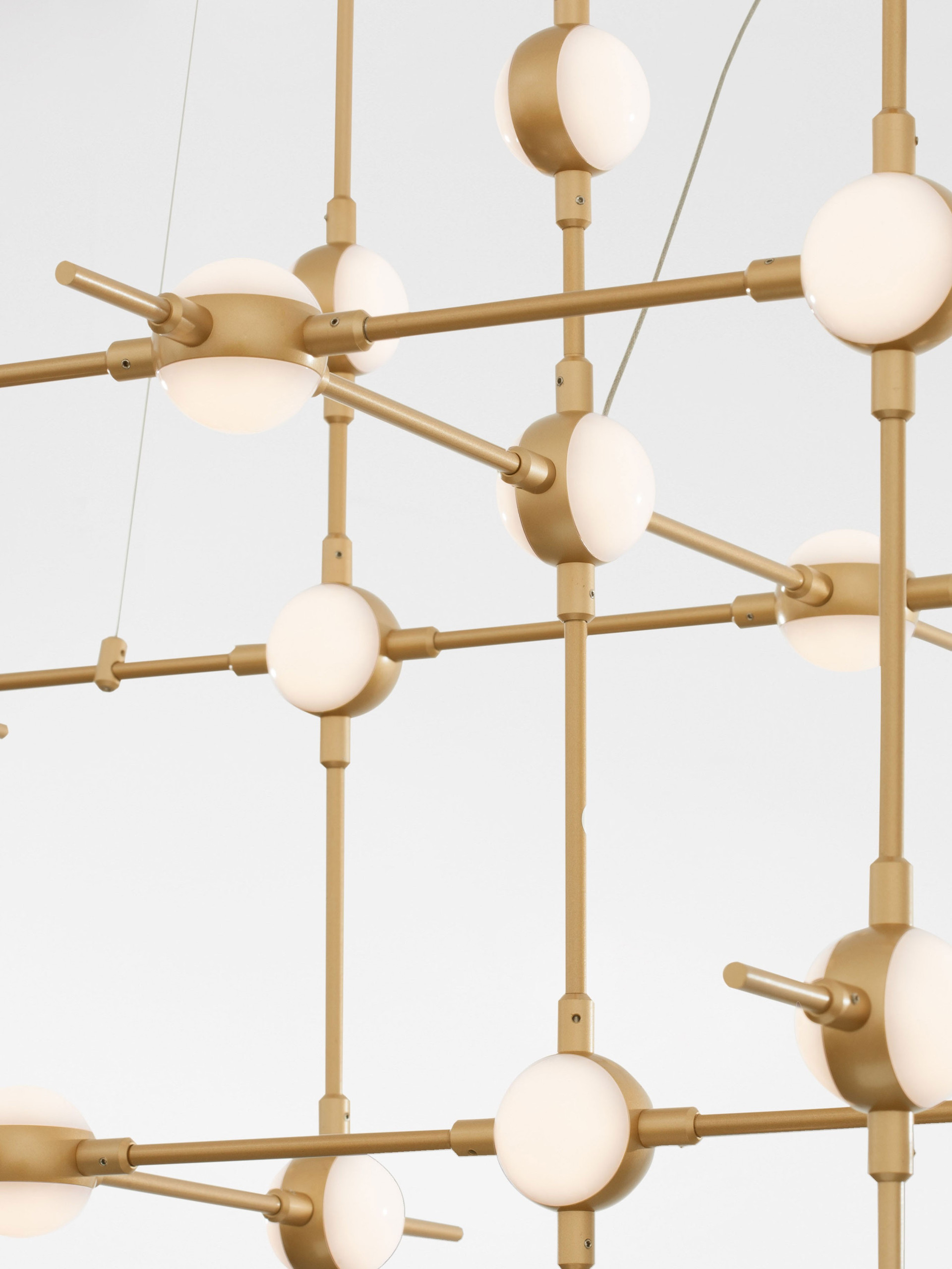 ATOMO | L 106 W 58.5 H 150 cm | 84 W | 3000 K | 3805 lm | IP20 | Gold | Metal/Acrylic