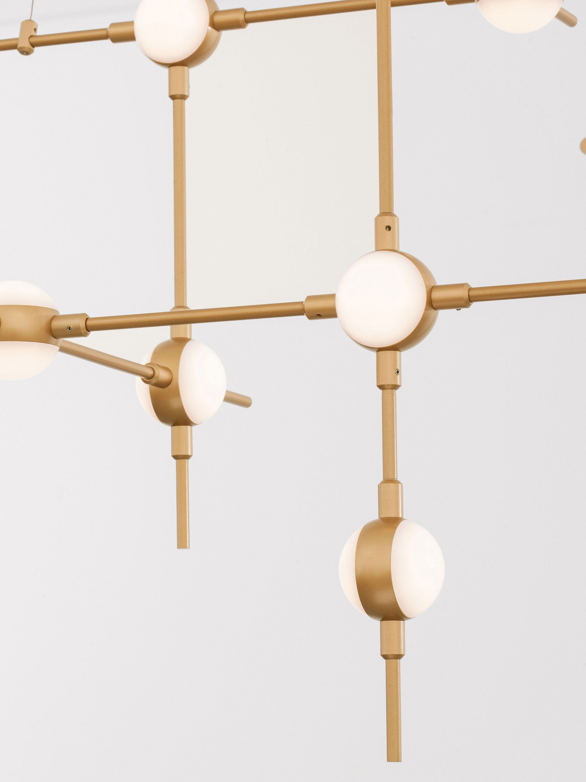 ATOMO | L 106 W 58.5 H 150 cm | 84 W | 3000 K | 3805 lm | IP20 | Gold | Metal/Acrylic