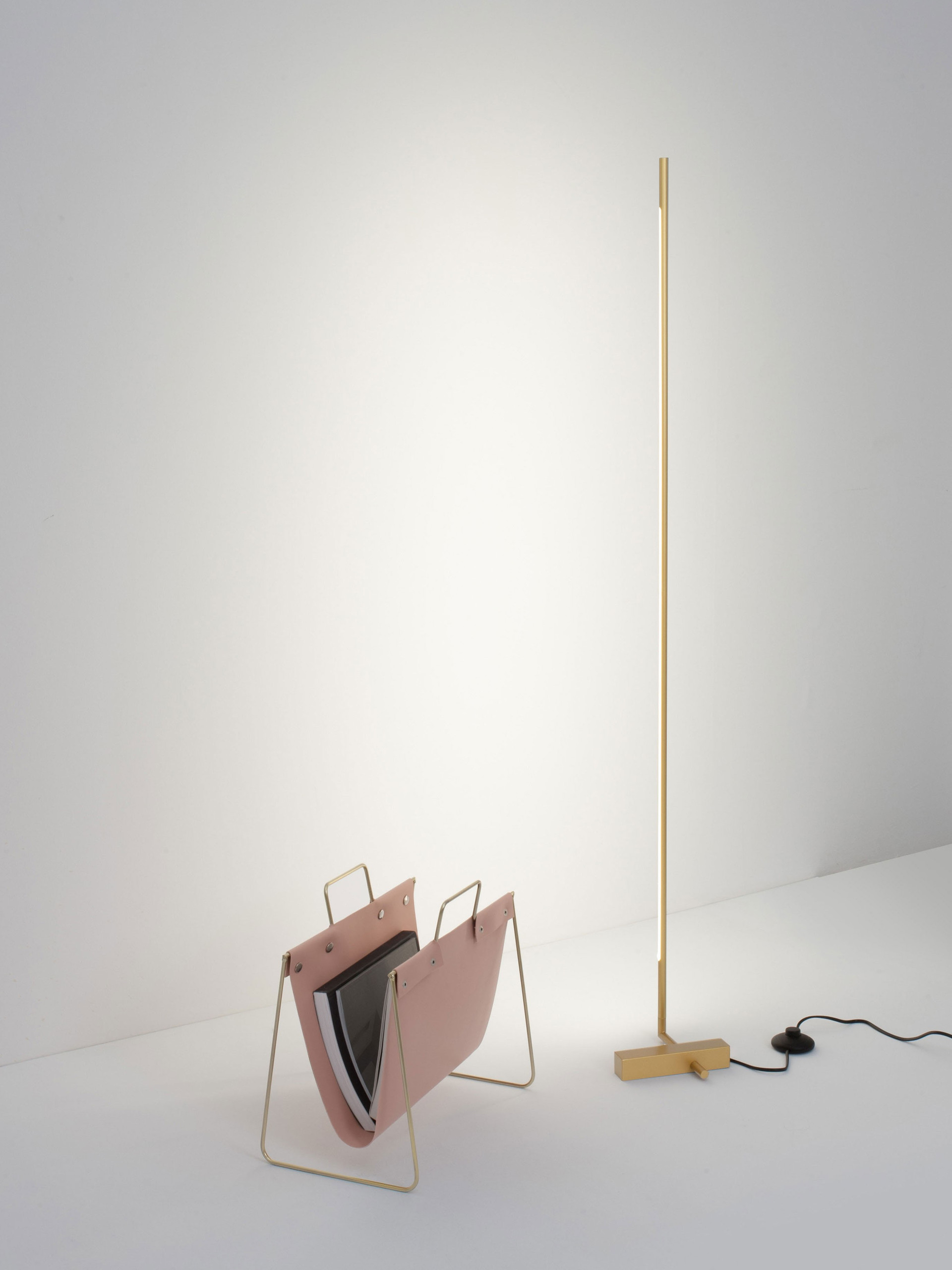 RACCIO | L 18 W 18 H 140 cm | 19 W | 3000 K | 891 lm | IP20 | Gold | Metal/Acrylic