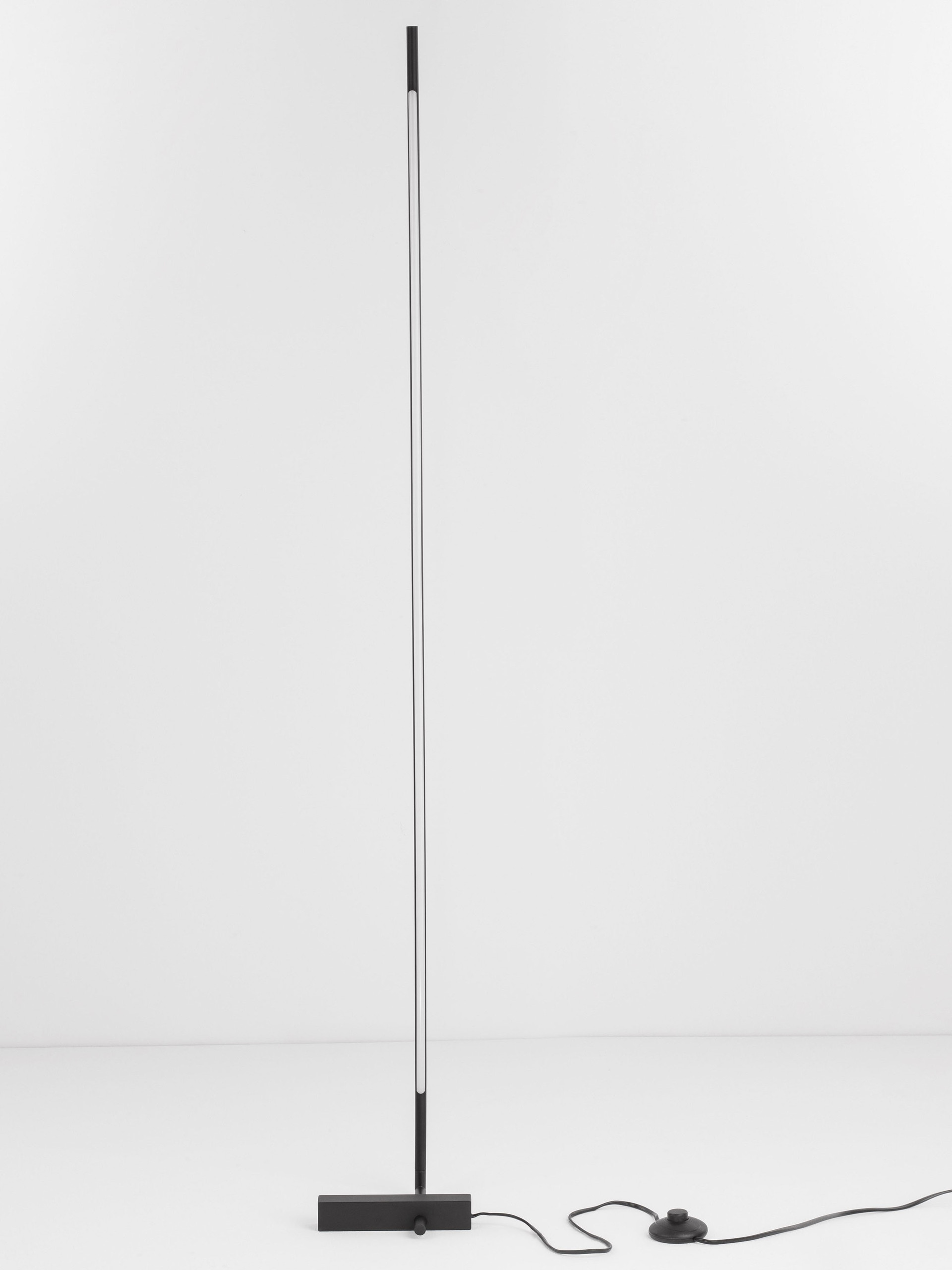 RACCIO | L 18 W 18 H 140 cm | 19 W | 3000 K | 891 lm | IP20 | Black | Metal/Acrylic
