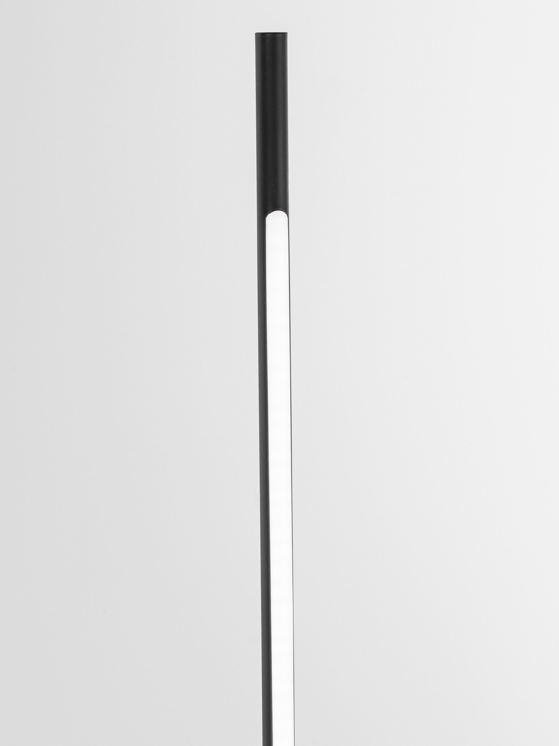 RACCIO | L 18 W 18 H 140 cm | 19 W | 3000 K | 891 lm | IP20 | Black | Metal/Acrylic