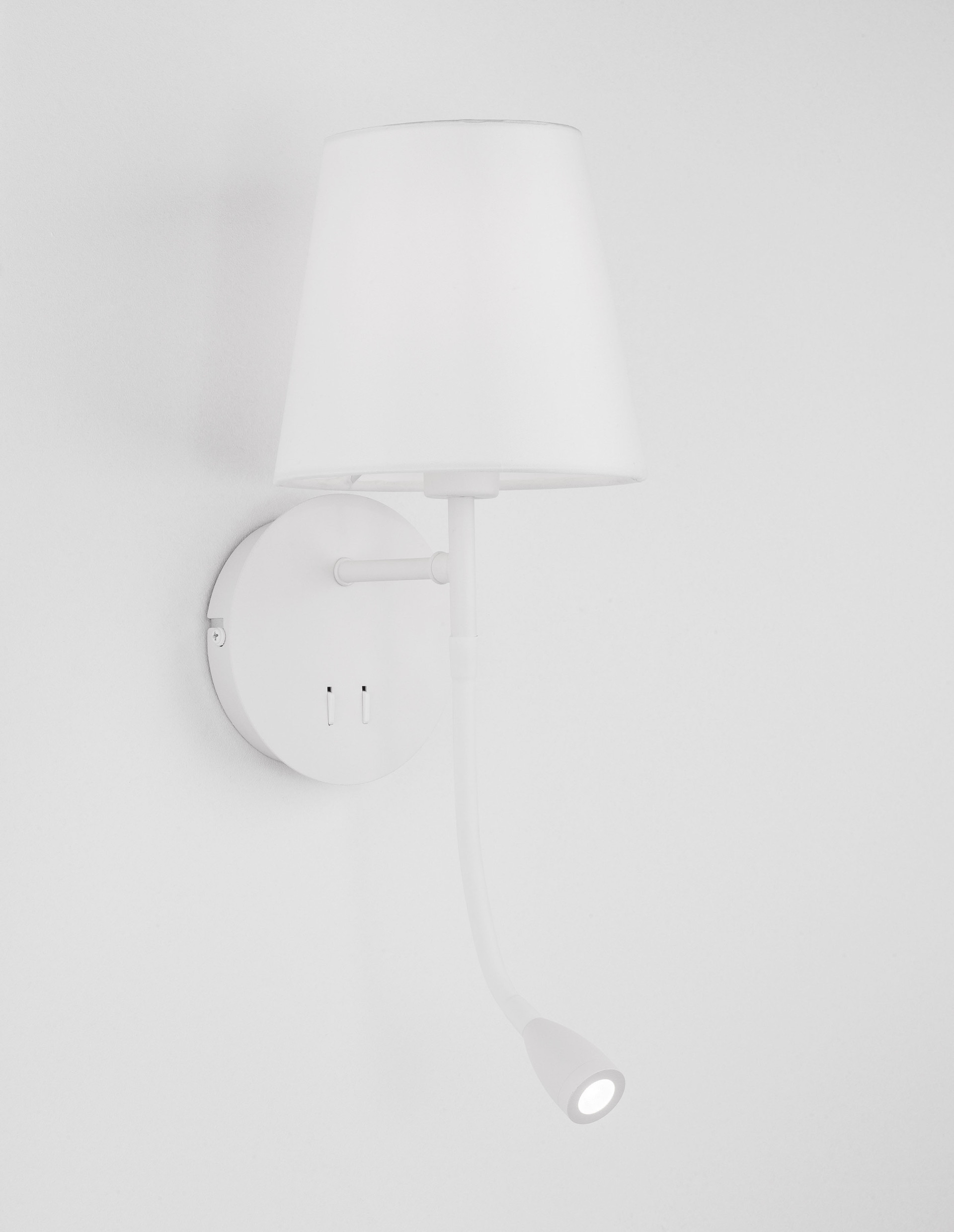 NIA | L 16 W 19 H 30 cm | 8 W | 3000 K | 180 lm | IP20 | White | Metal/Fabric