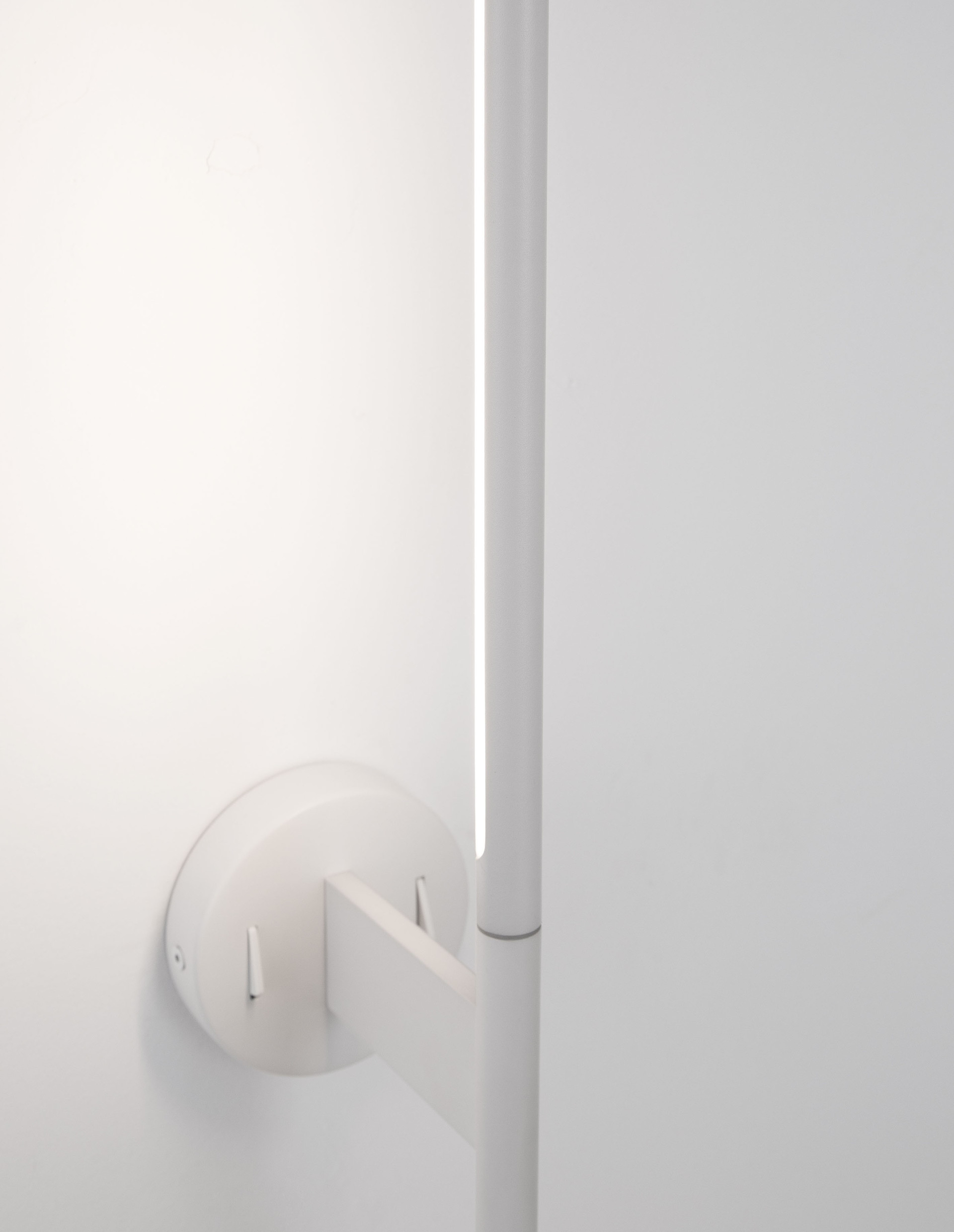 HANDY | L 10.5 W 14 H 55 cm | 9 W | 3000 K | 510 lm | IP20 | White | Aluminum/Acrylic
