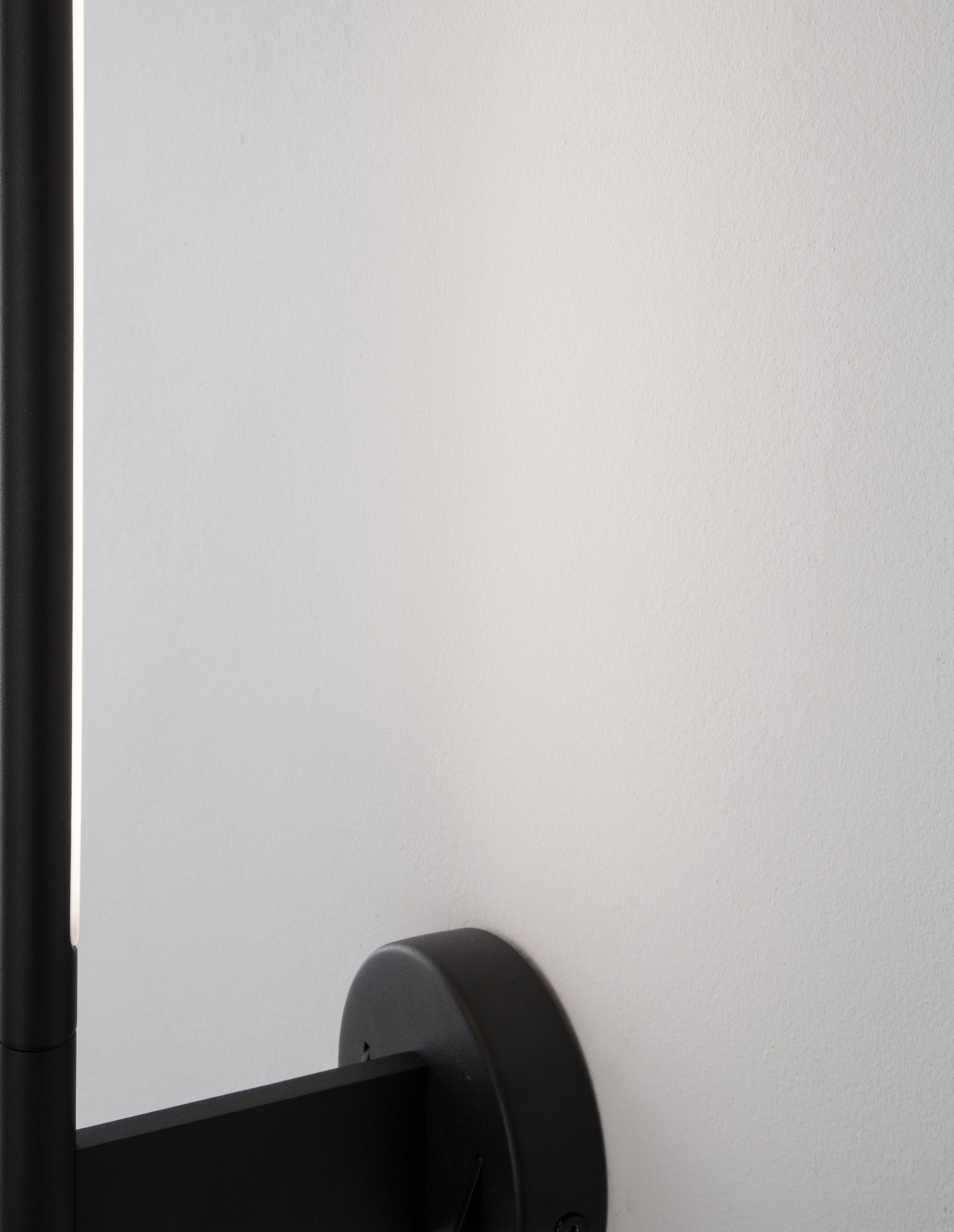 HANDY | L 10.5 W 14 H 55 cm | 9 W | 3000 K | 510 lm | IP20 | Black | Aluminum/Acrylic