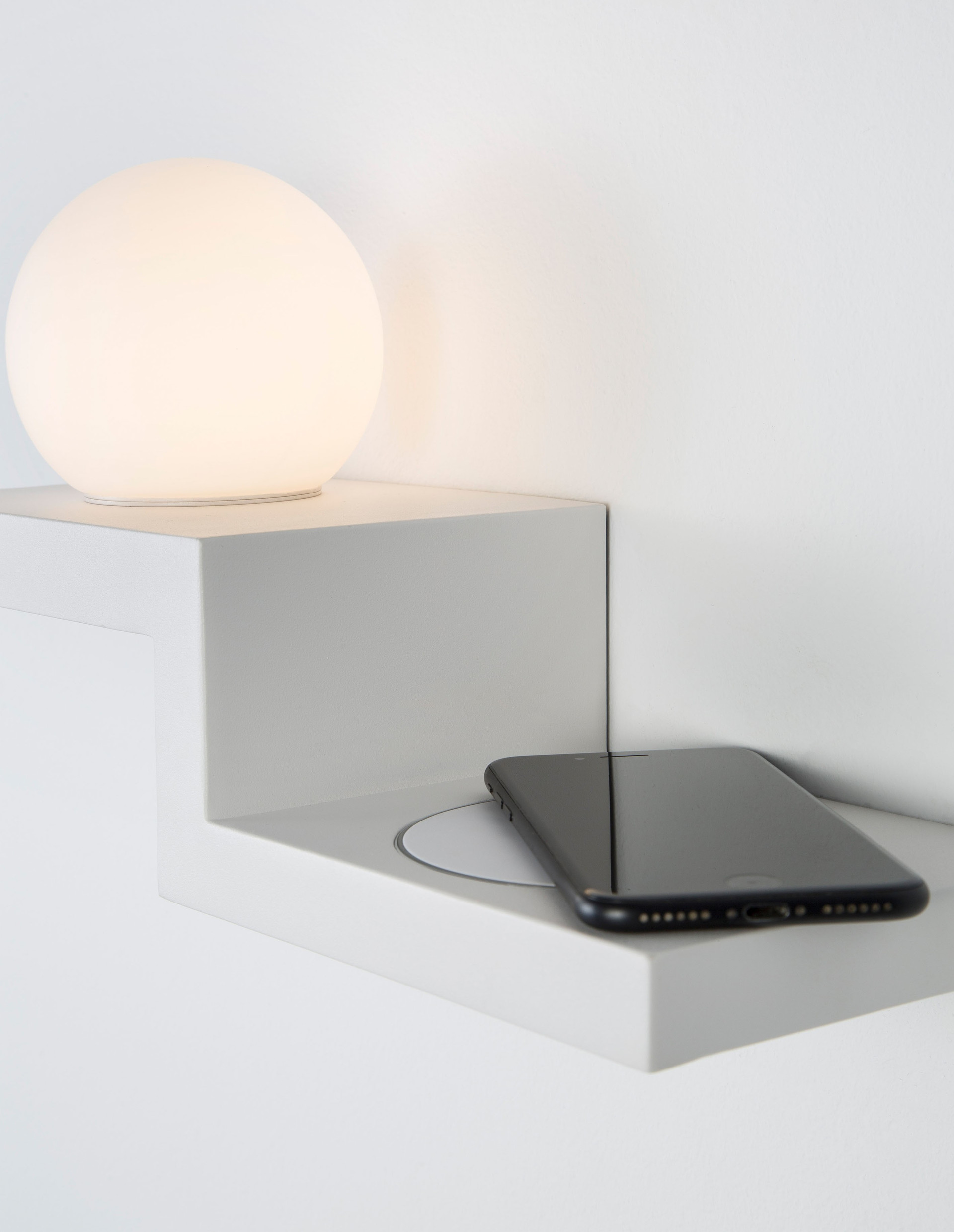 ROOM | L 32.2 W 12 H 17.8 cm | 6 W | 3000 K | 360 lm | IP20 | White | Glass/Aluminum