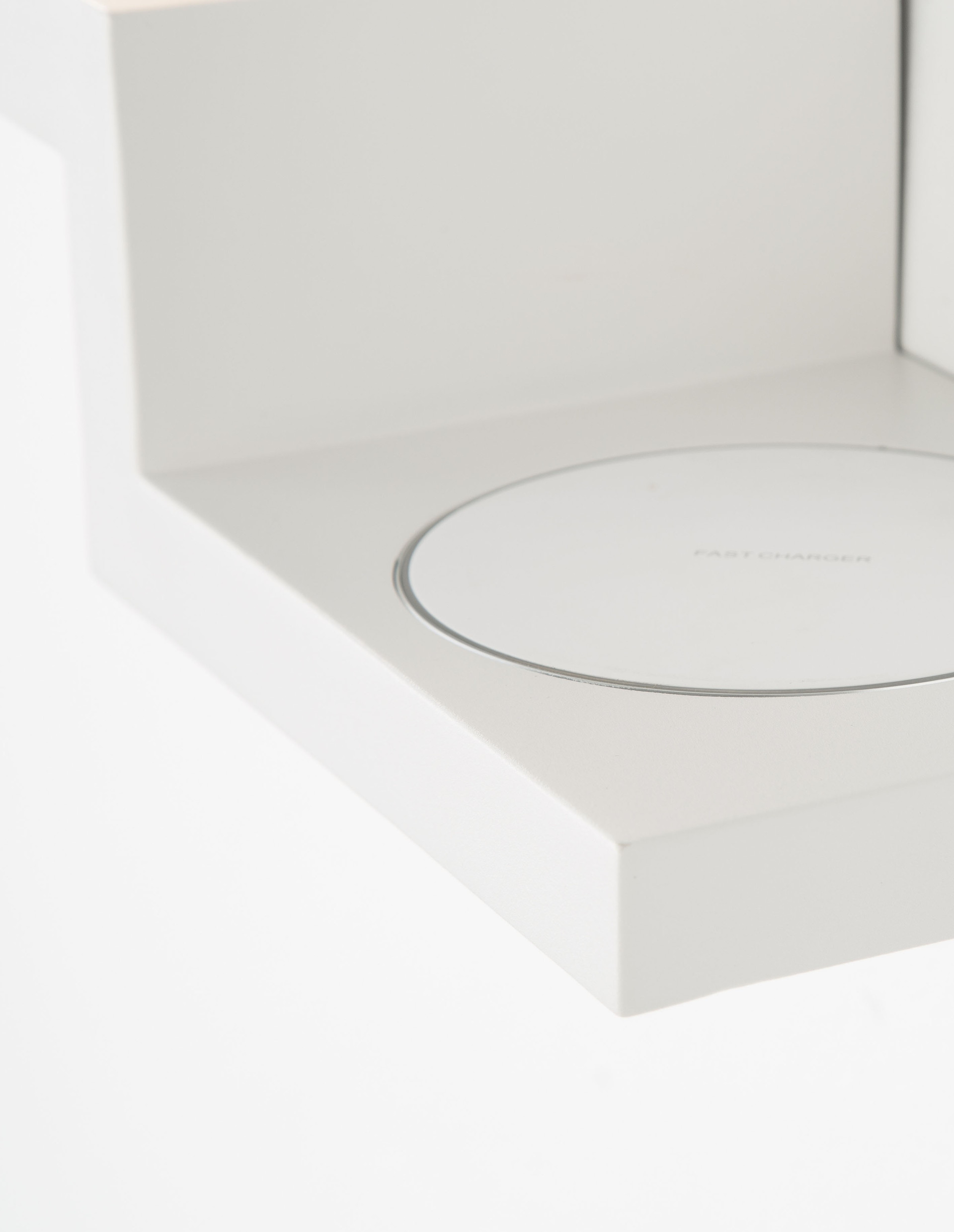 ROOM | L 32.2 W 12 H 17.8 cm | 6 W | 3000 K | 360 lm | IP20 | White | Glass/Aluminum