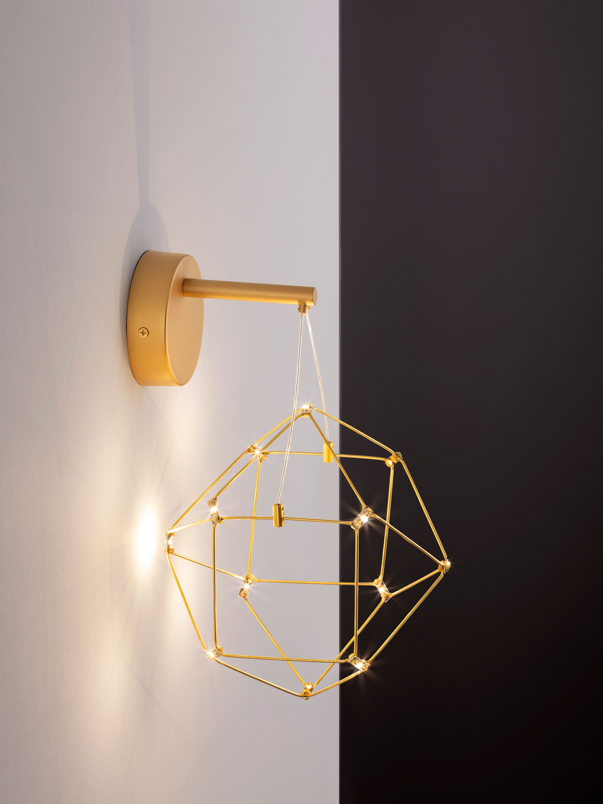 NEBULA | L 17 W 23.4 H 31 cm | 6 W | 3000 K | 345 lm | IP20 | Gold | Aluminum/Copper