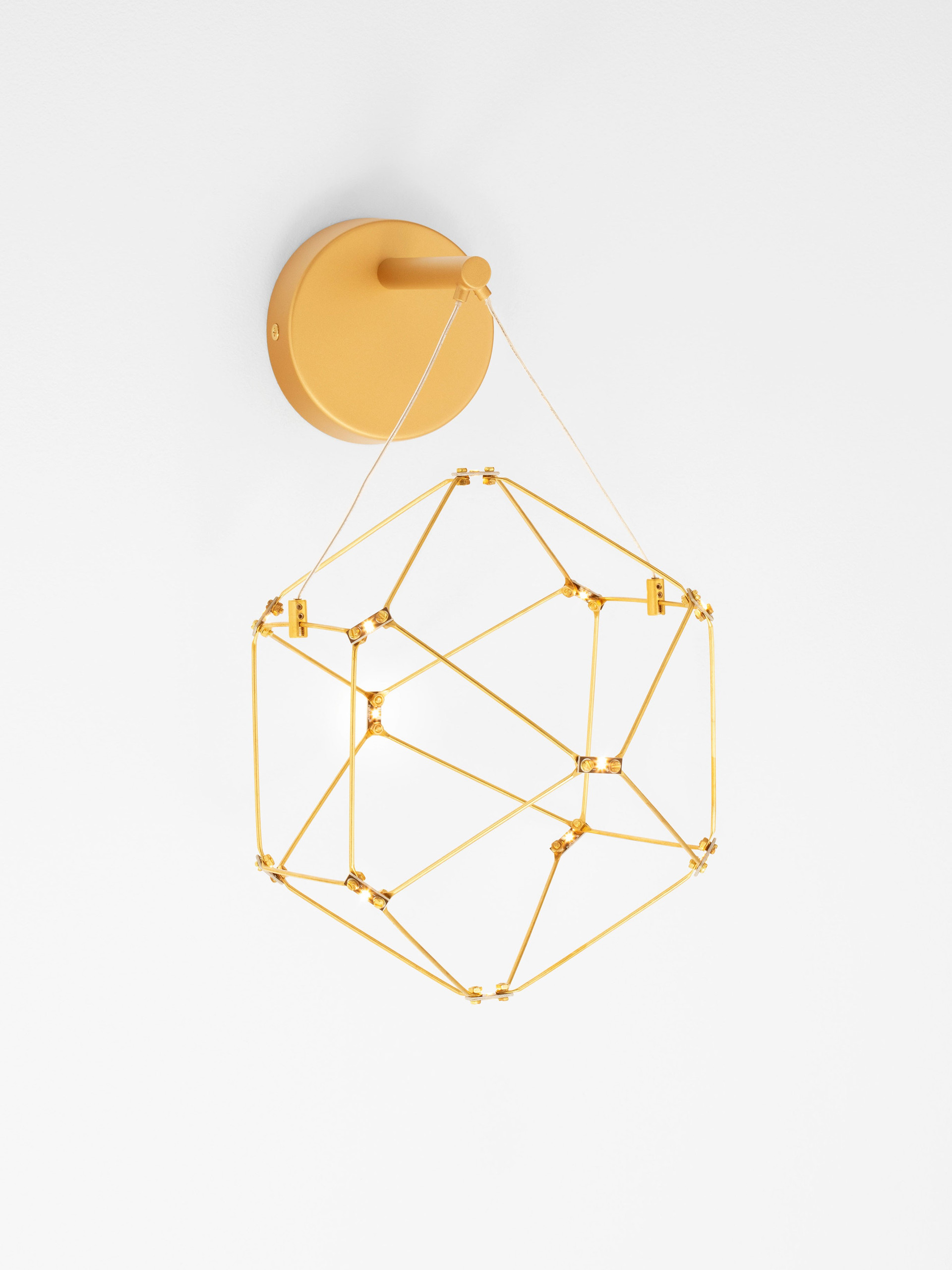 NEBULA | L 17 W 23.4 H 31 cm | 6 W | 3000 K | 345 lm | IP20 | Gold | Aluminum/Copper