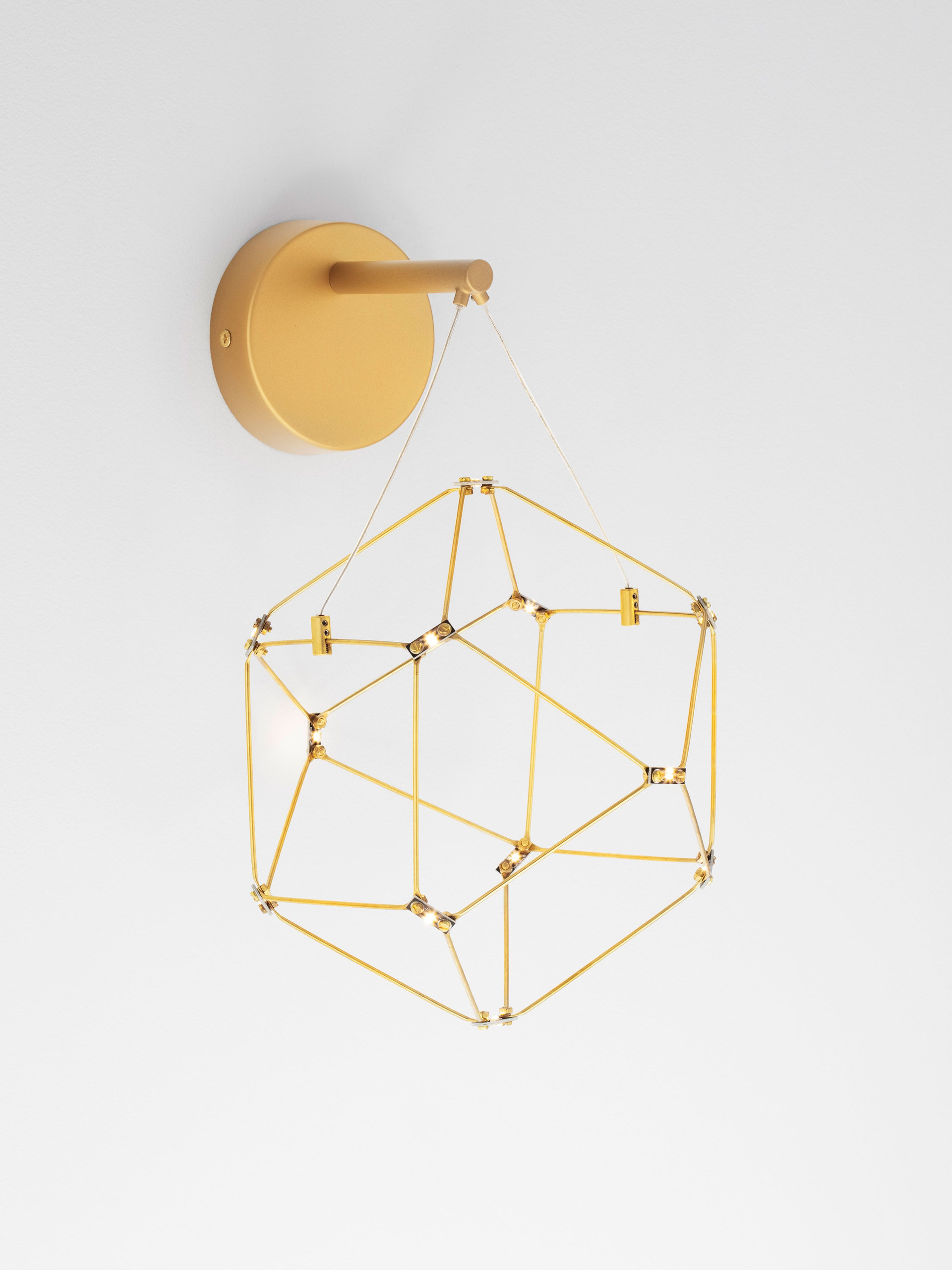 NEBULA | L 17 W 23.4 H 31 cm | 6 W | 3000 K | 345 lm | IP20 | Gold | Aluminum/Copper