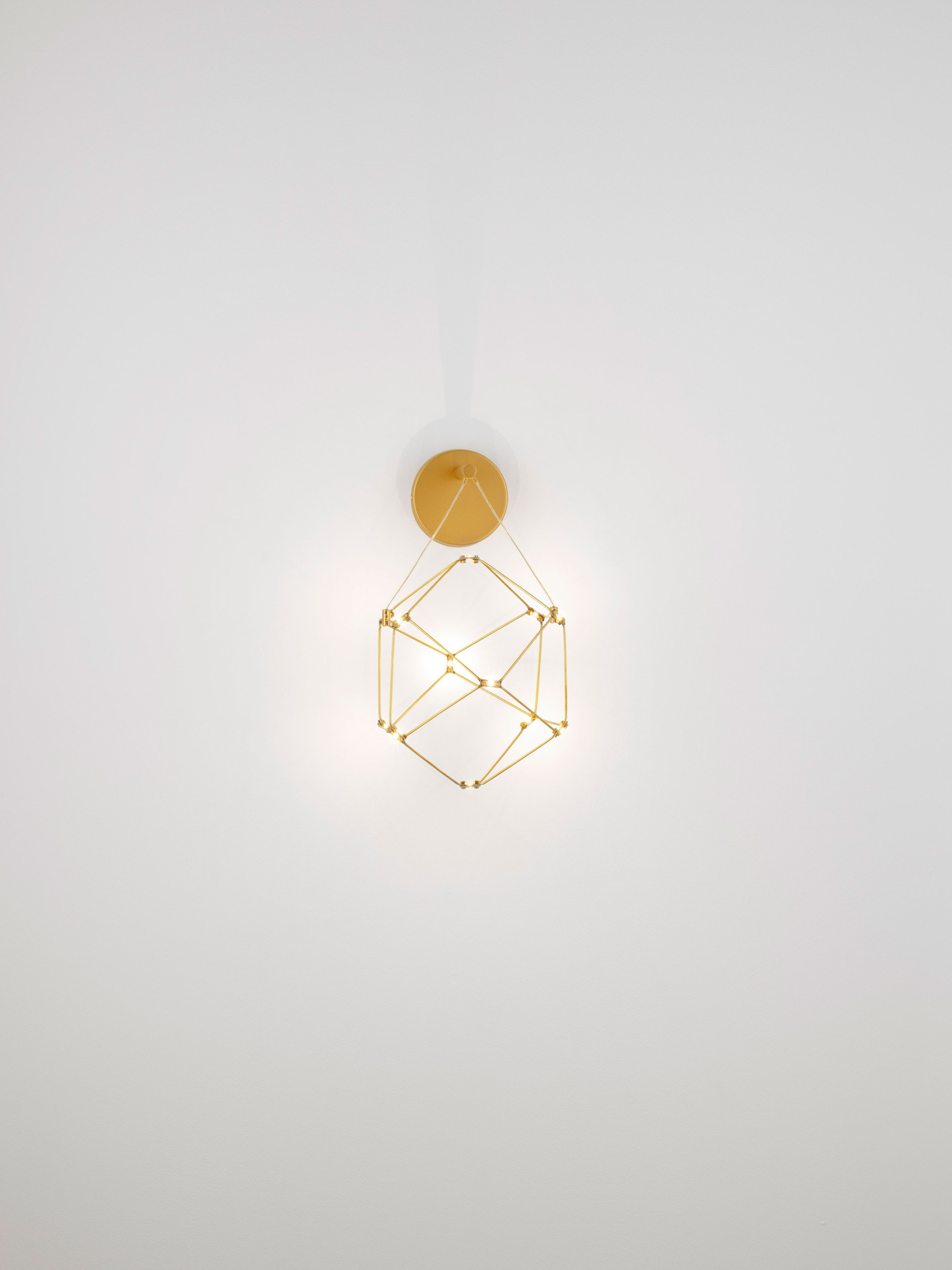 NEBULA | L 17 W 23.4 H 31 cm | 6 W | 3000 K | 345 lm | IP20 | Gold | Aluminum/Copper