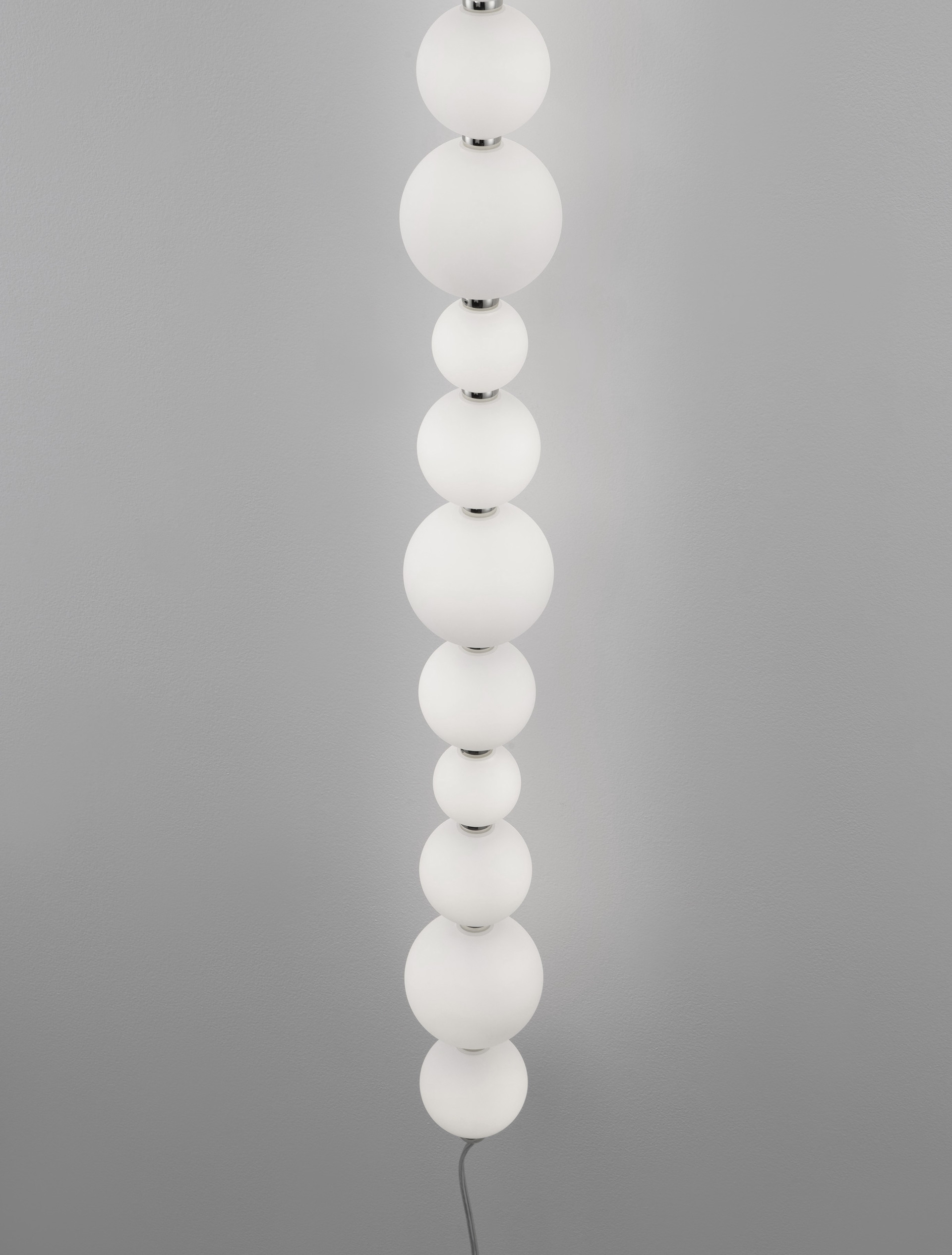 PERLA | W 9 H 105 D 10 cm | 42 W | 3000 K | 3958 lm | IP20 | White/Chrome | Glass/Metal