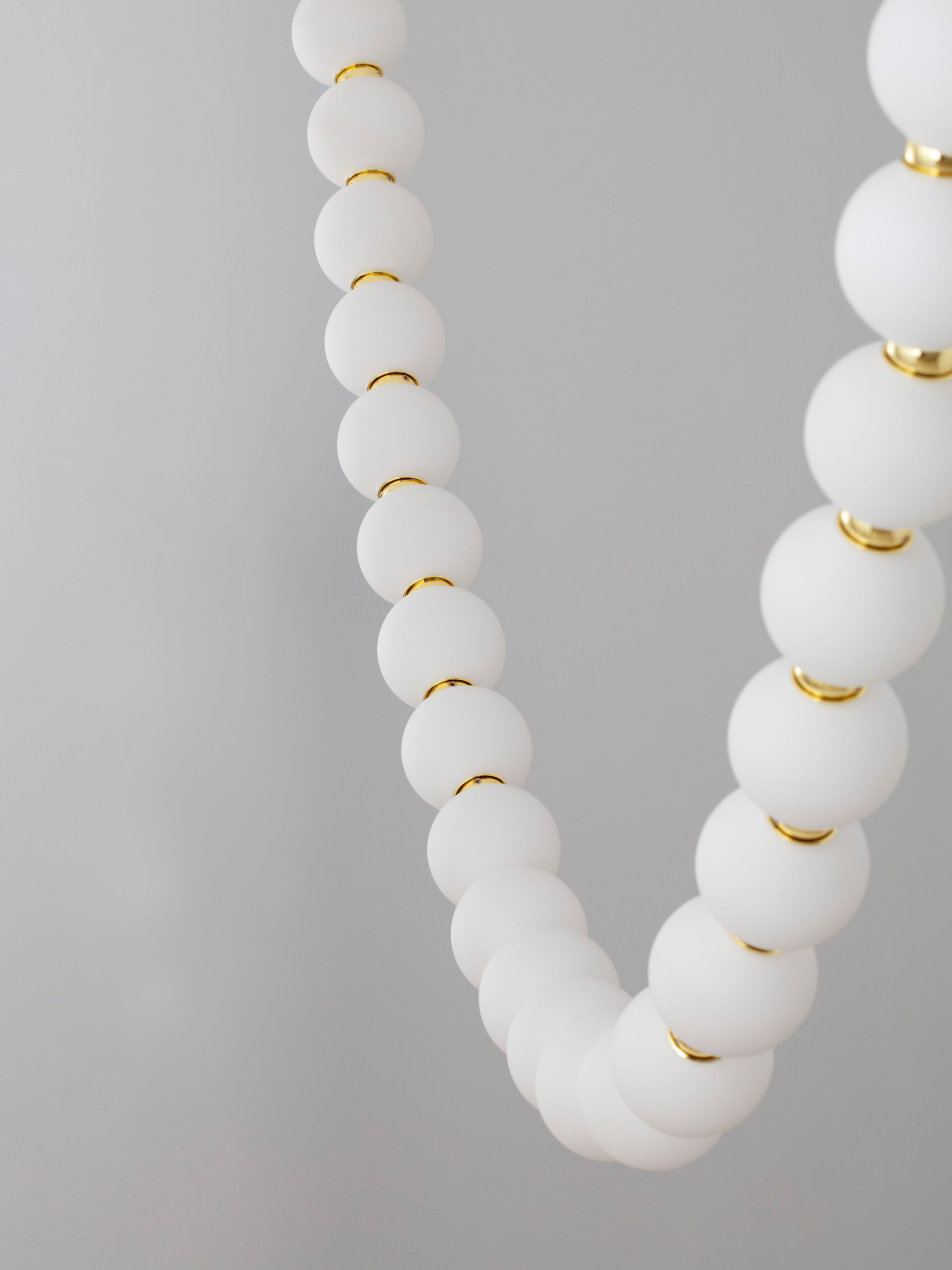PERLA | L 115 H 131 cm | 69 W | 3000 K | 5524 lm | IP20 | White/Gold | Glass/Metal