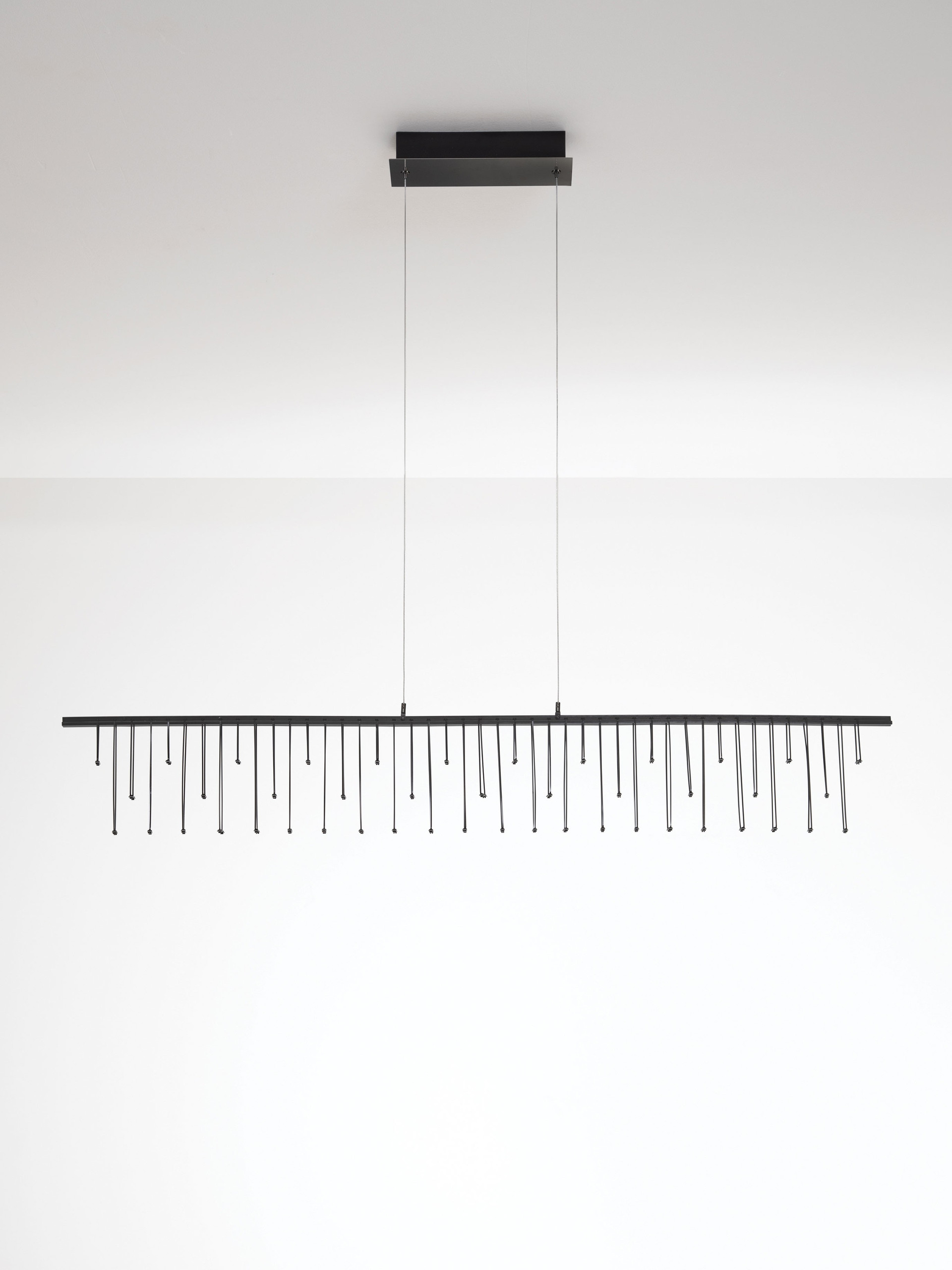 STELLAR | L 120 W 8 H 150 cm | 17 W | 3000 K | 1355 lm | IP20 | Black | Aluminum