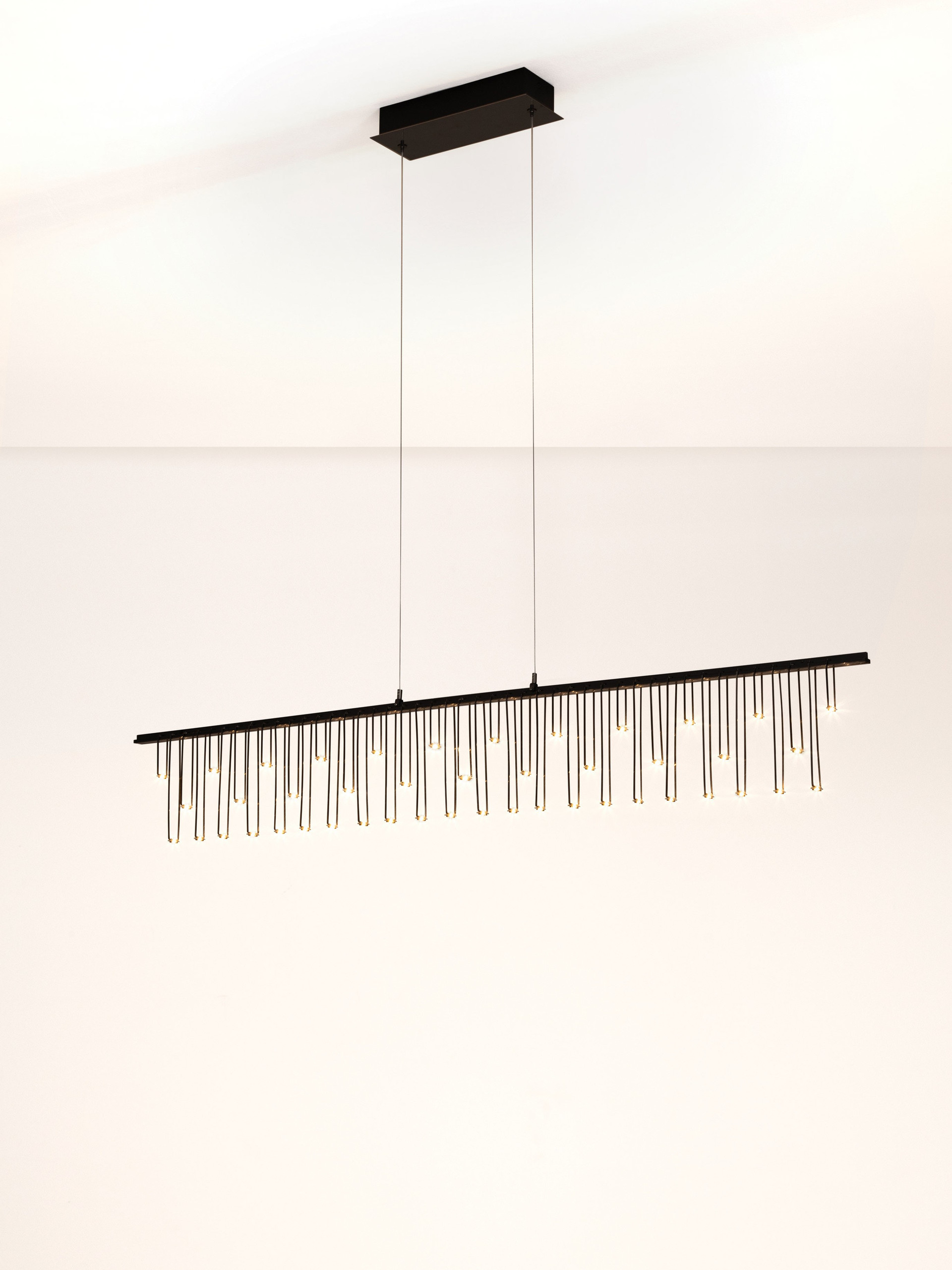 STELLAR | L 120 W 8 H 150 cm | 17 W | 3000 K | 1355 lm | IP20 | Black | Aluminum