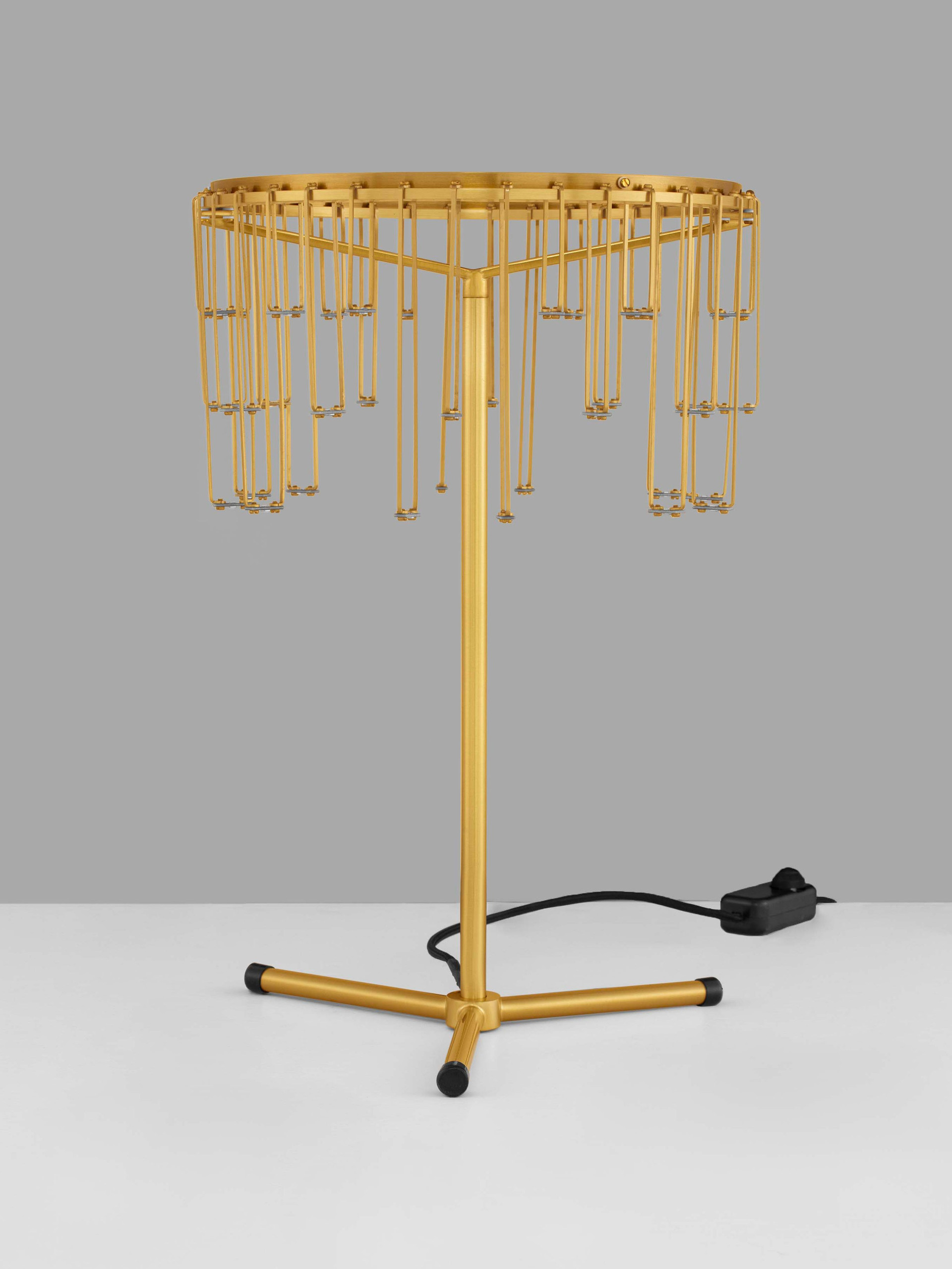STELLAR | W 30 H 45 D 30 cm | 16 W | 3000 K | 1092 lm | IP20 | Gold | Aluminum/Copper