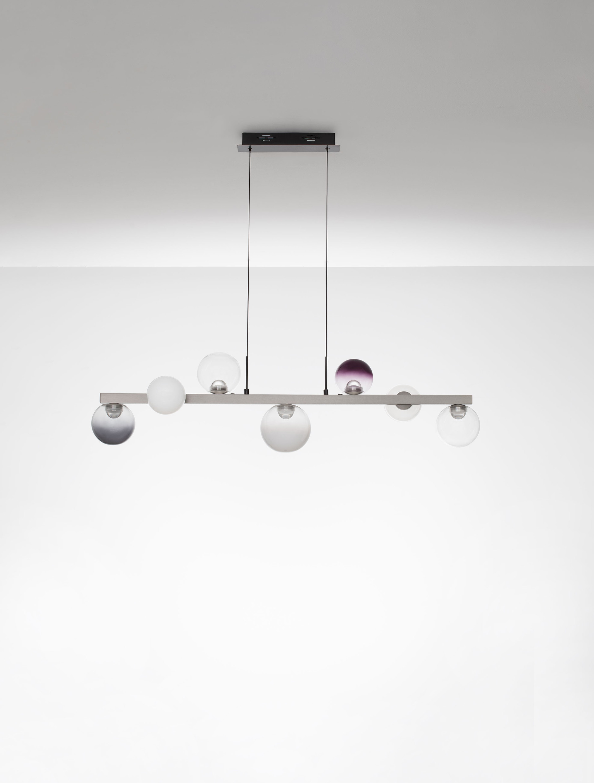 SILENZIO | L 115 W 25 H 120 cm | 40 W | 3000 K | 2615 lm | IP20 | Grigio | Vetro/Metallo