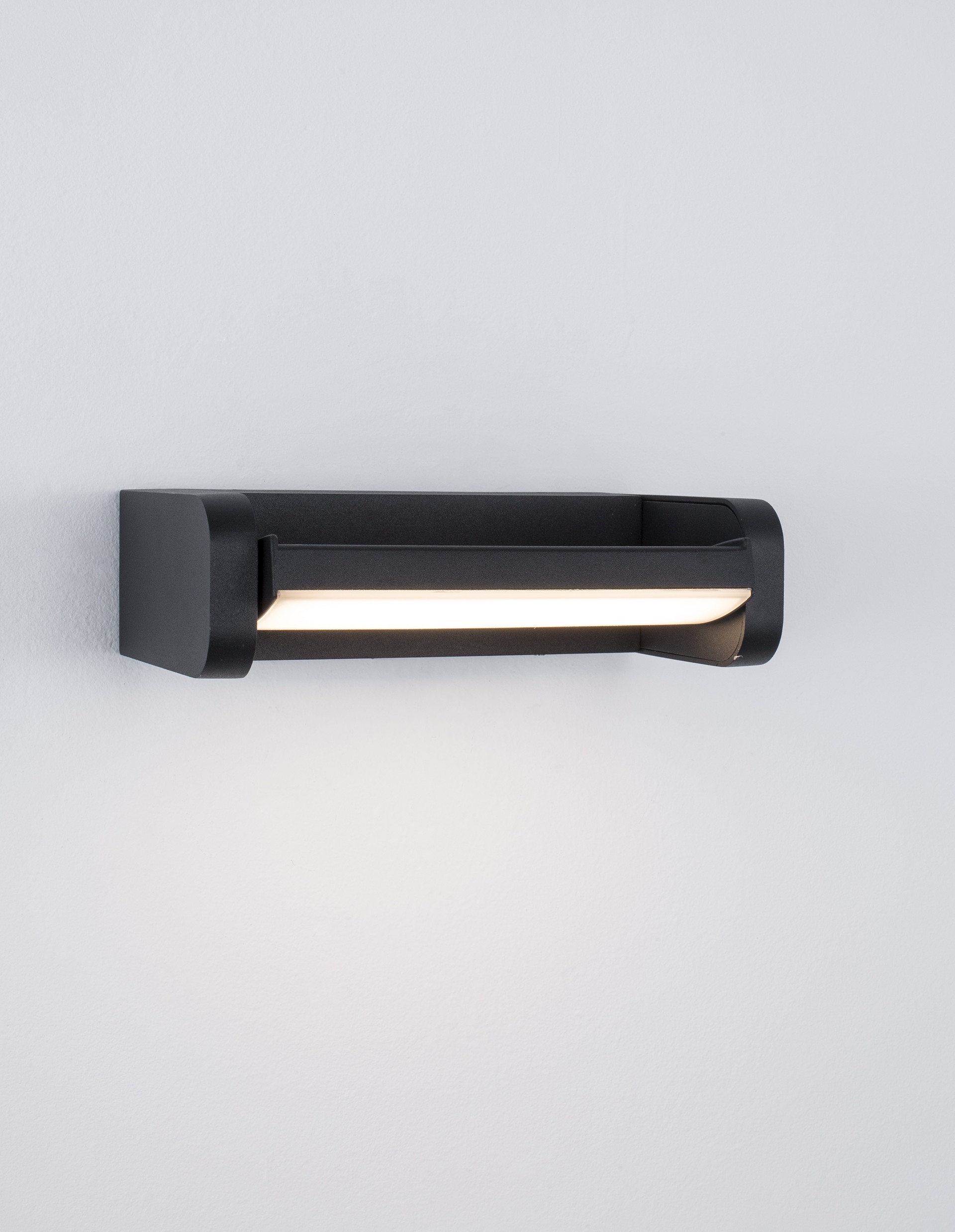 VOLVEL | L 20 W 11 H 6 cm | 7 W | 3000 K | 719 lm | IP54 | Schwarz | Aluminium