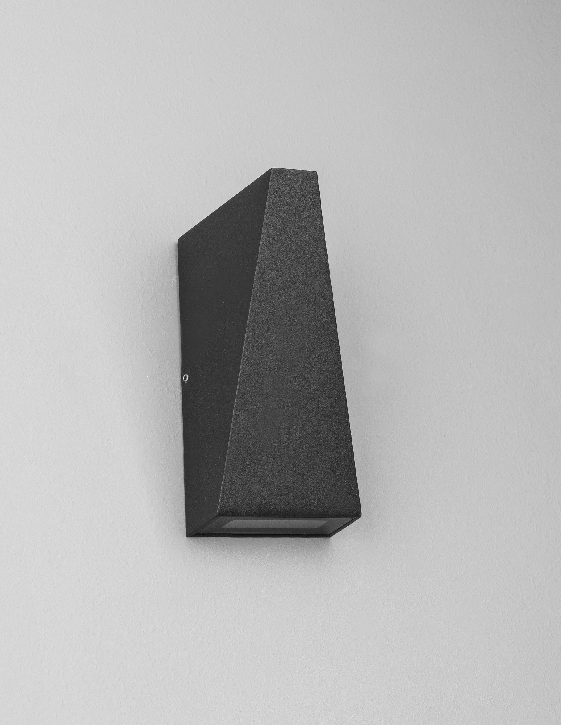MILEY | L 7.4 W 7.4 H 13.6 cm | 7 W | 3000 K | 397 lm | IP54 | Schwarz | Aluminium