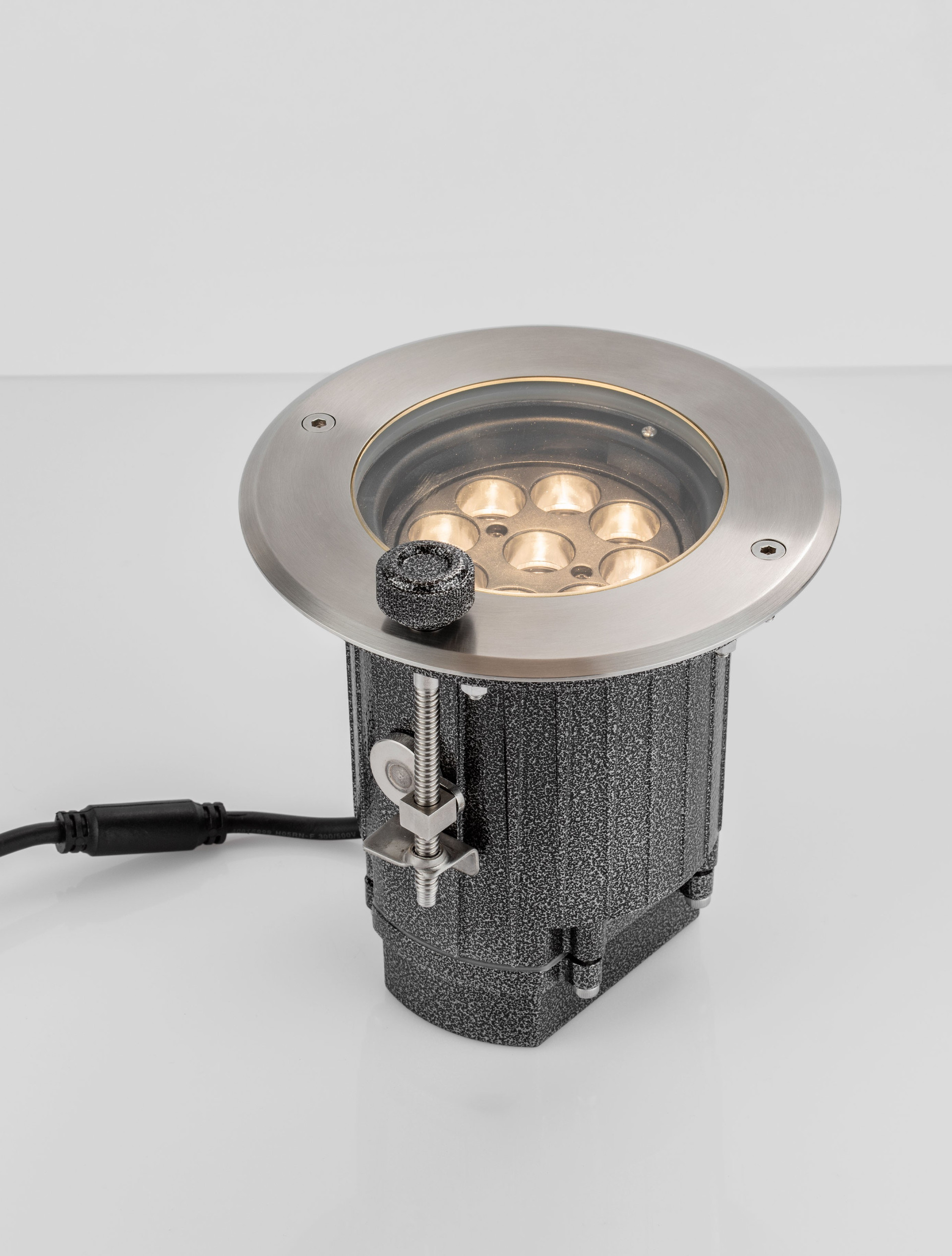 Narrow S30-6W-A38 | L 15 W 15 H 16.5 cm | 6 W | 3000 K | 525 lm | IP67 | Silver | Stainless Steel 316