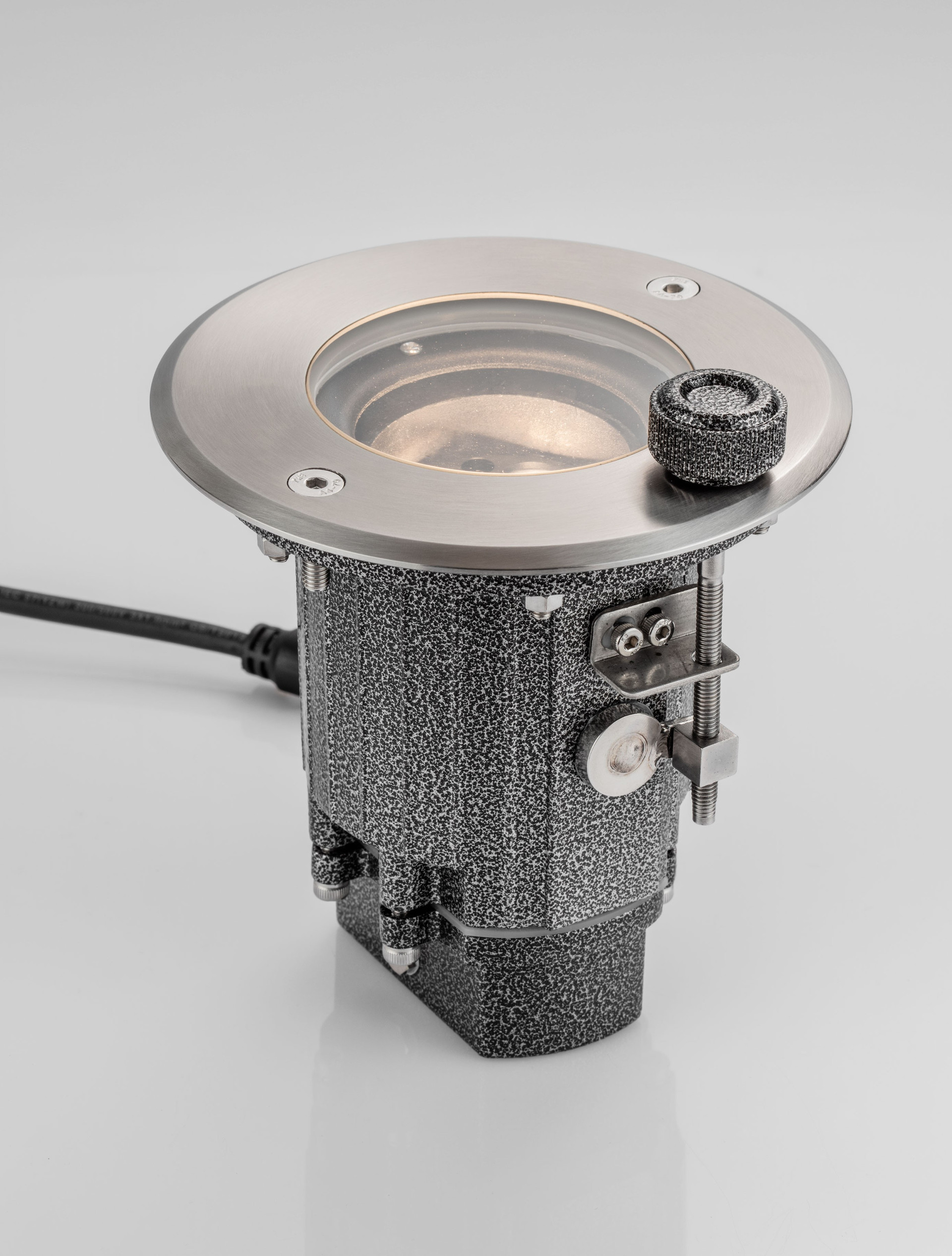 Narrow S30-6W-A38 | L 15 W 15 H 16.5 cm | 6 W | 3000 K | 525 lm | IP67 | Silver | Stainless Steel 316