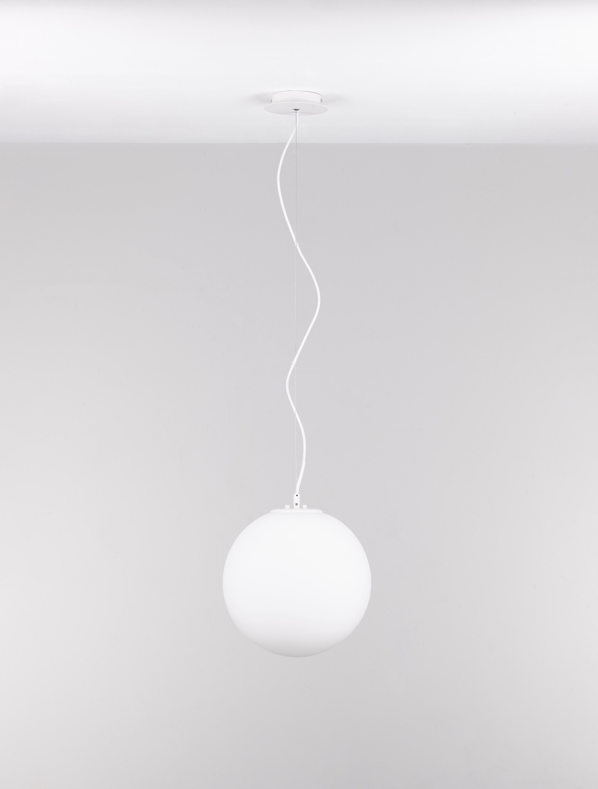 NEVOSO | H 130 D 30 cm | 12 W | IP20 | White | Glass/Metal