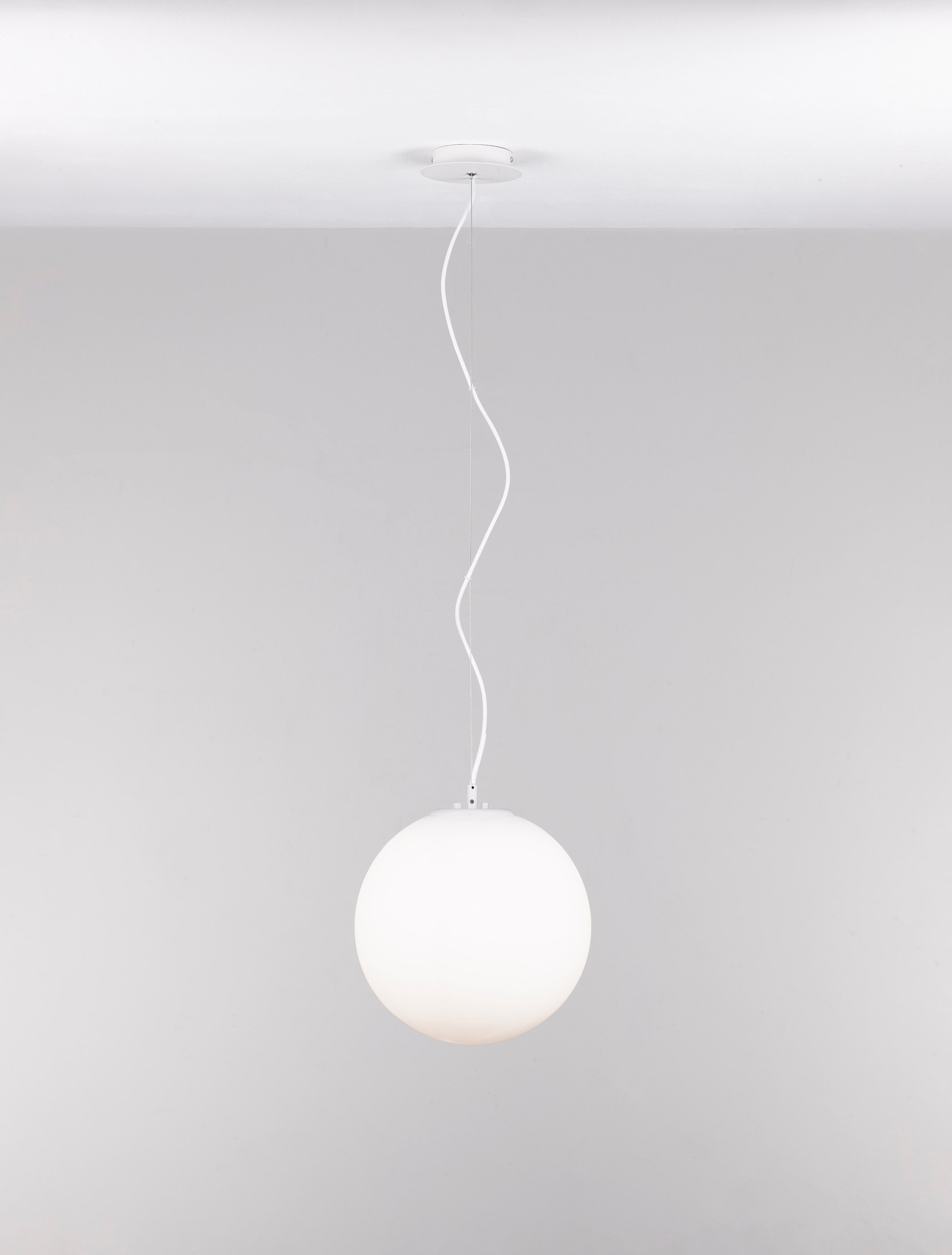NEVOSO | H 130 D 30 cm | 12 W | IP20 | White | Glass/Metal