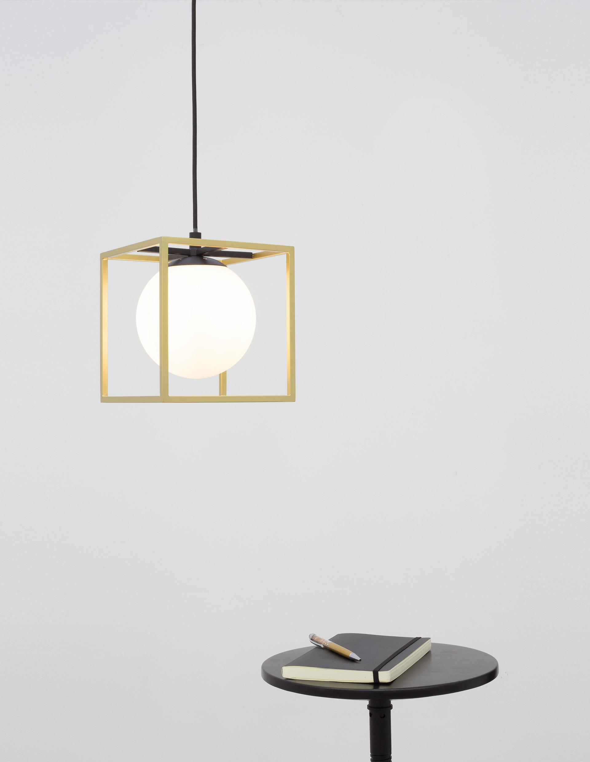 JULIET | L 18 W 18 H 120 cm | 5 W | IP20 | Black/White/Brass | Glass/Metal