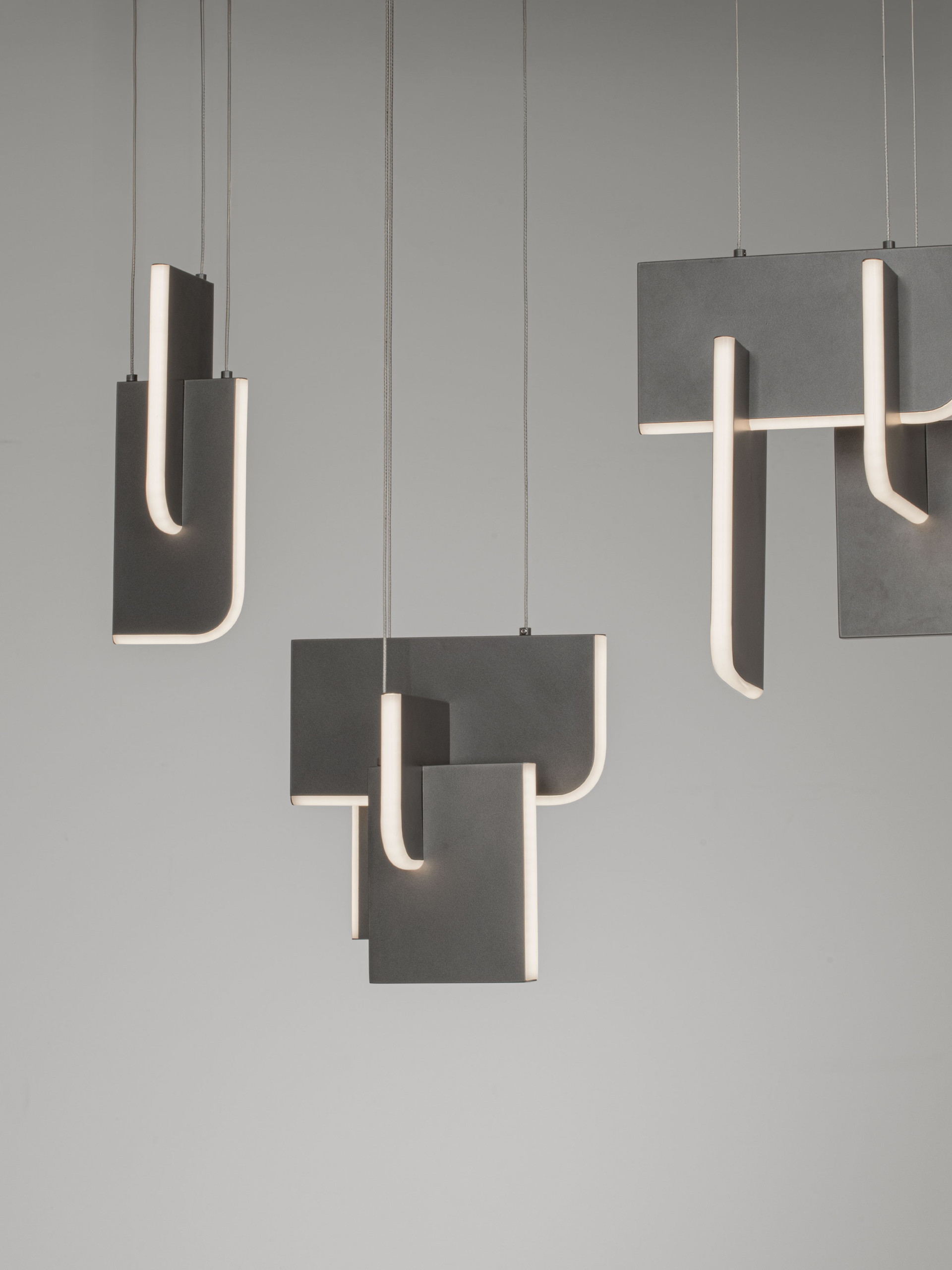 TOTEM | L 120 W 25 H 150 cm | 20 W | 3000 K | 2381 lm | IP20 | Anthracite | Metal/Acrylic