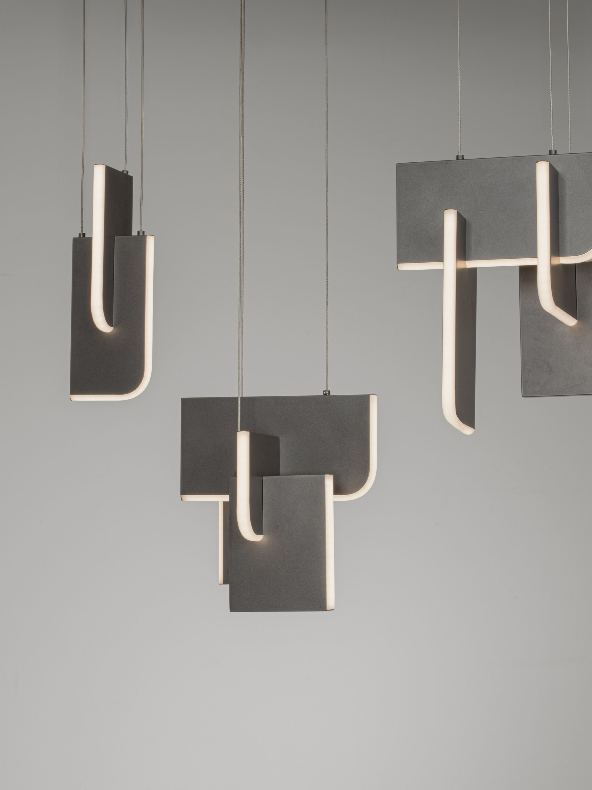 TOTEM | L 120 W 25 H 150 cm | 20 W | 2700 K | 2381 lm | IP20 | Anthracite | Metal/Acrylic