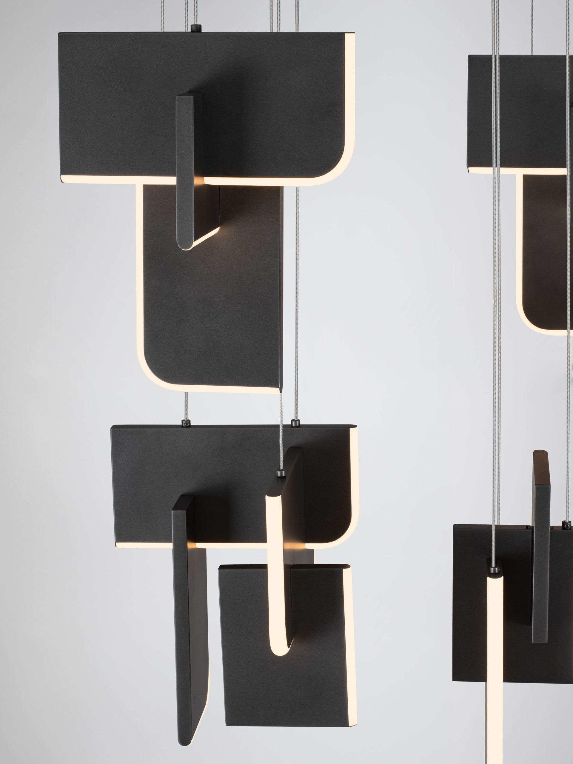 TOTEM | L 80 W 80 H 210 cm | 144 W | 3000 K | 6874 lm | IP20 | Anthracite | Metal/Acrylic
